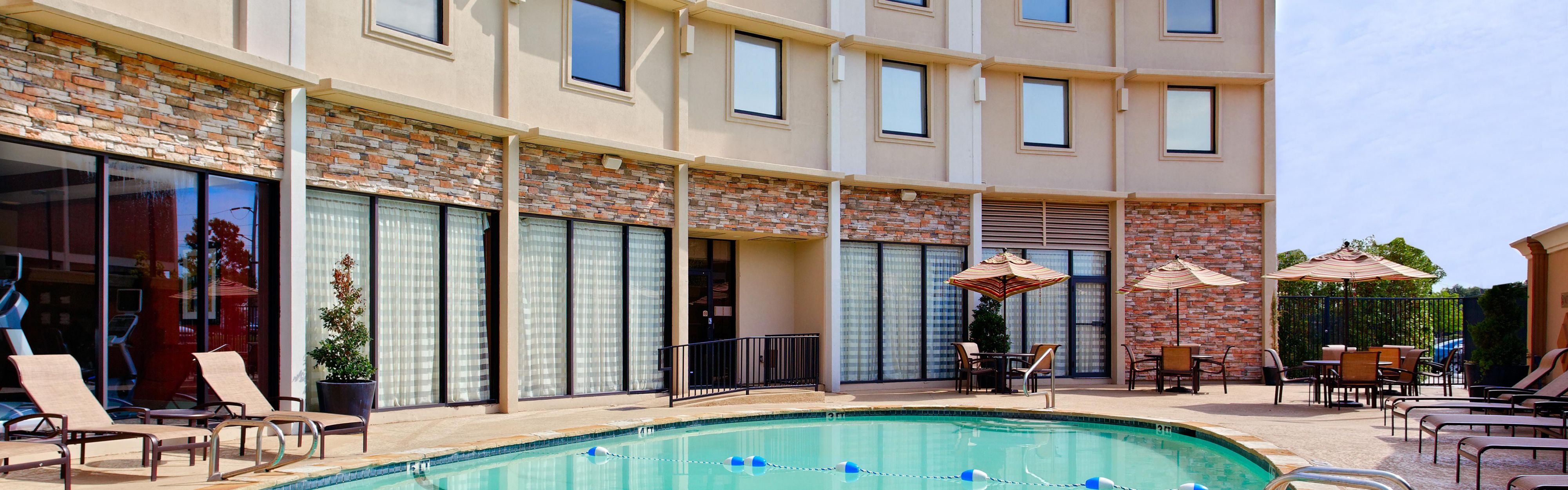 Holiday Inn Dallas Market Center Free & More