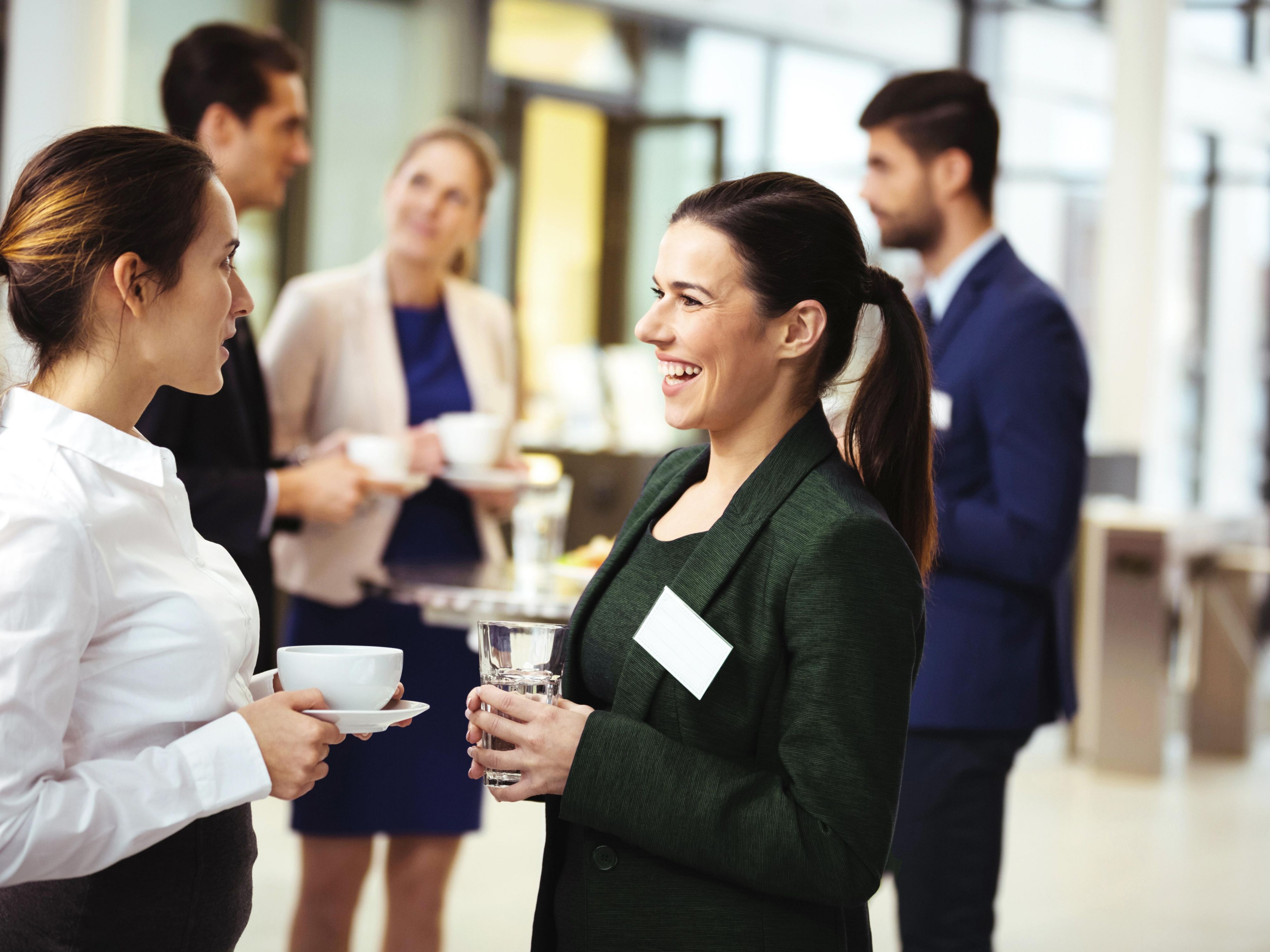 зал с людьми. Meeting events. Meeting events. деловые мероприятия. Meeting events.