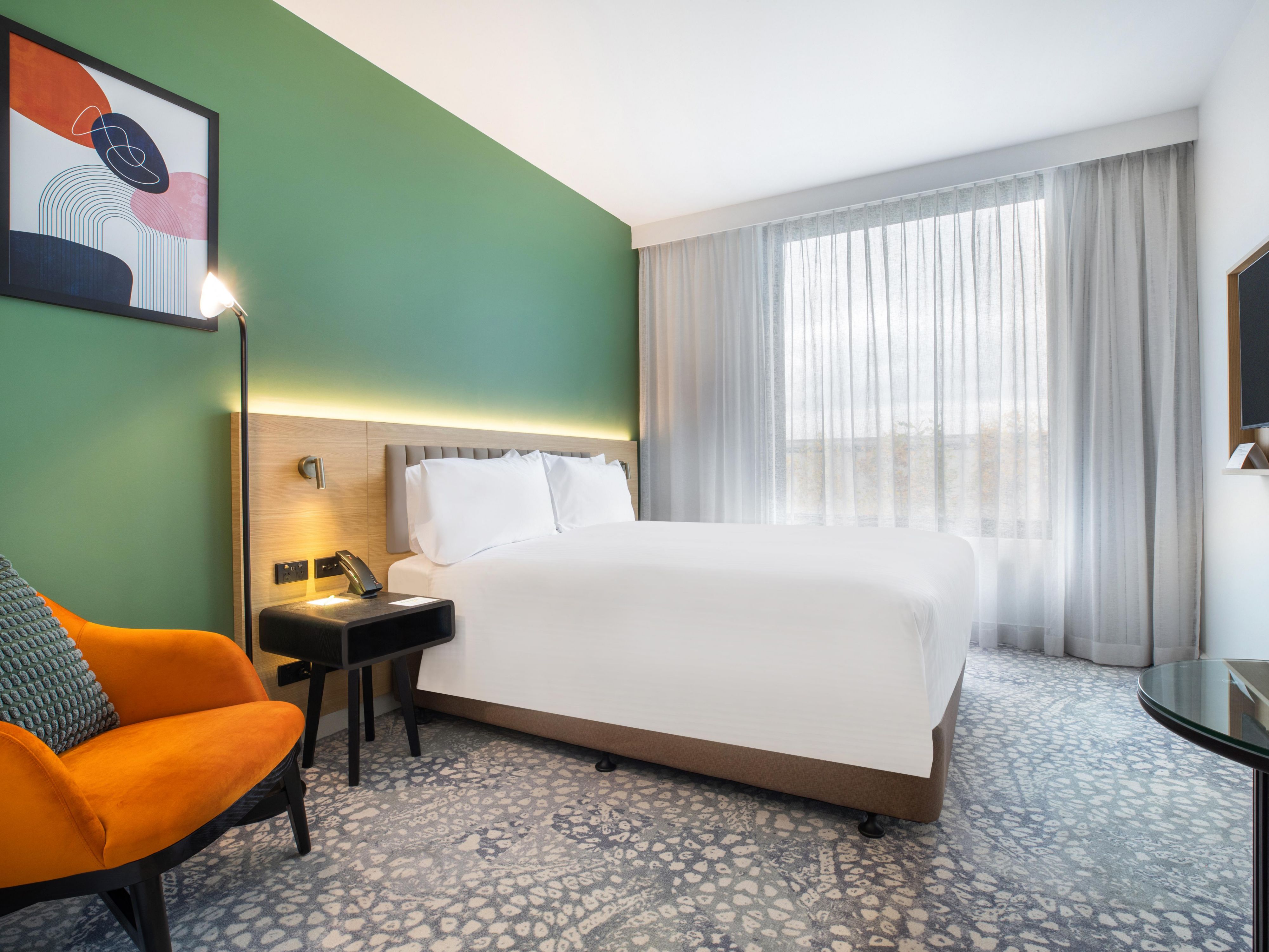 1 Queen Standard Room