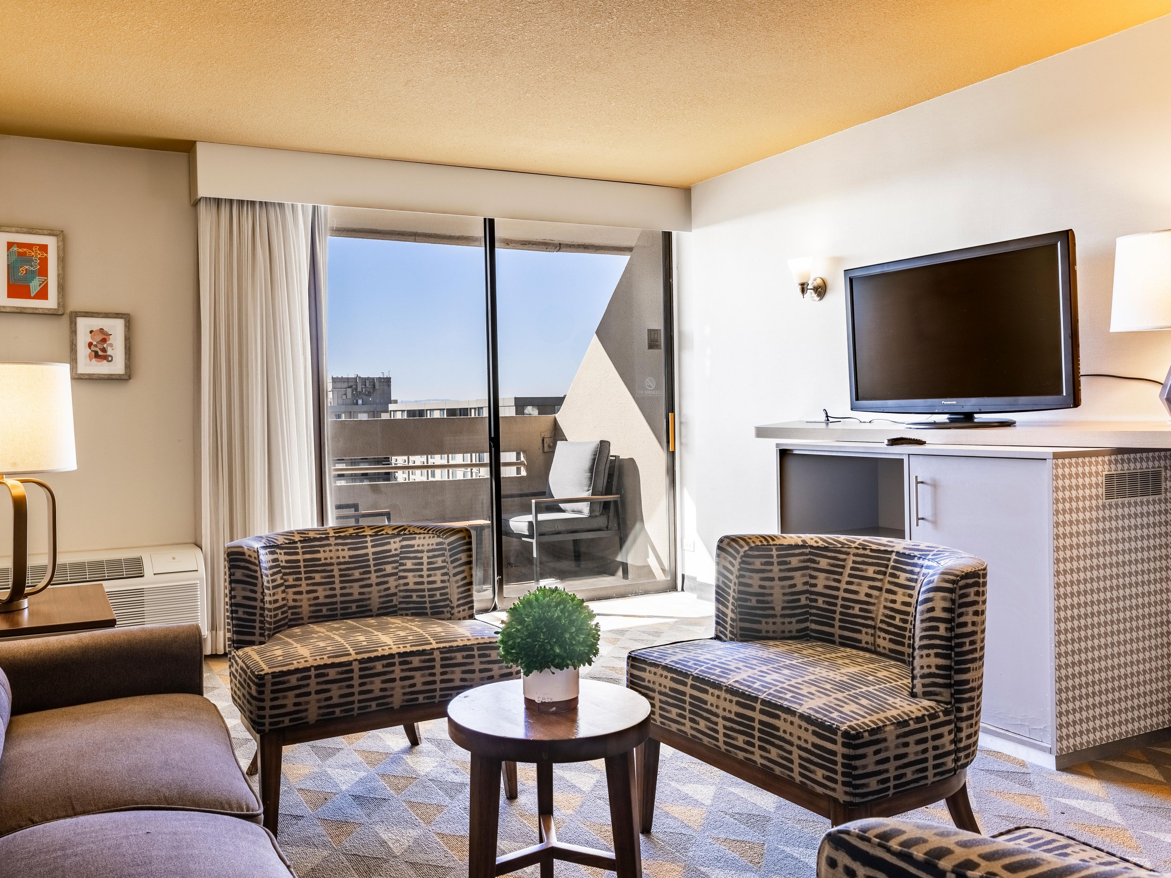 2 Queen 2 Room Suite with Mountain View and Furnished Balcony