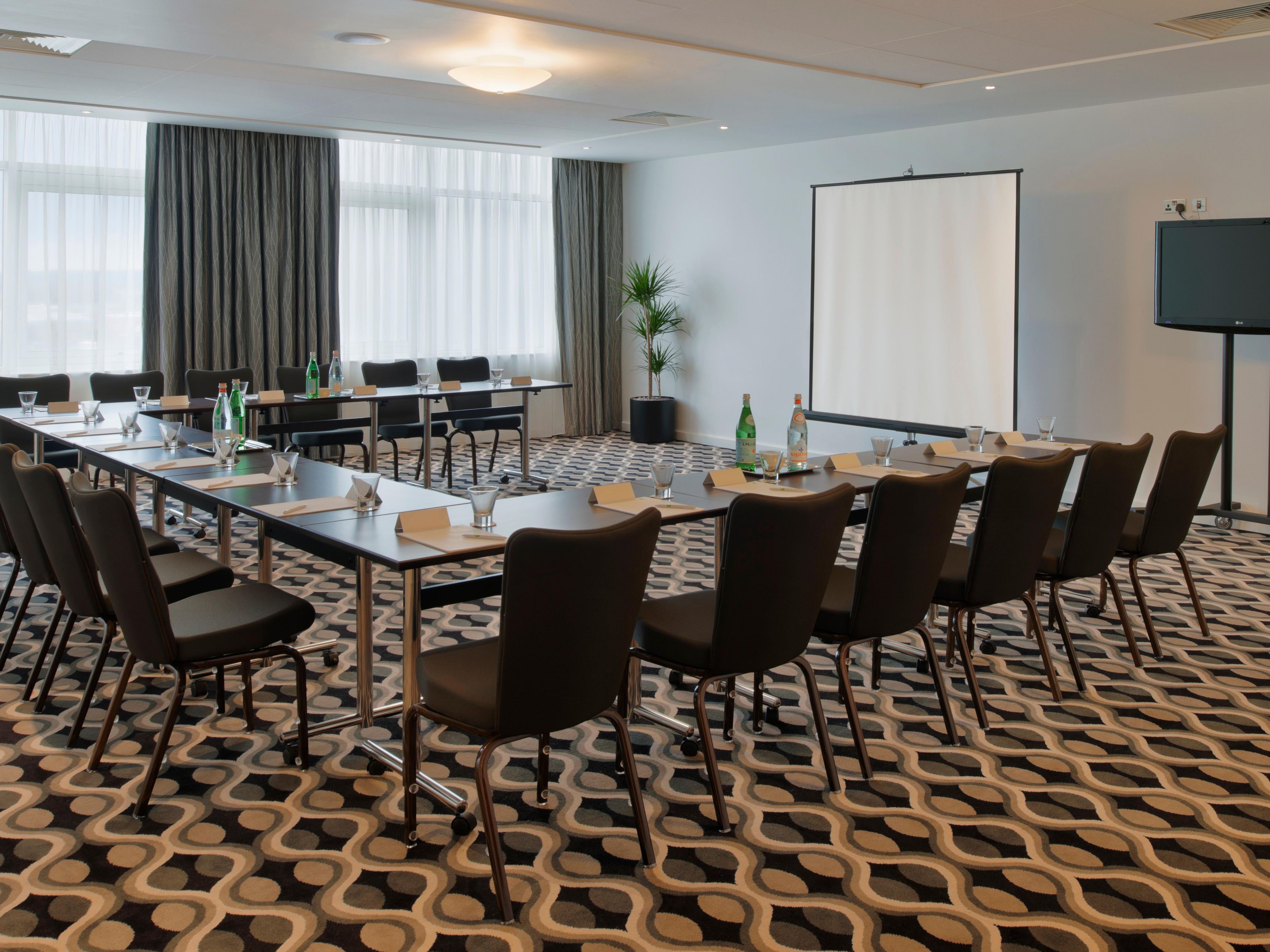 Business meeting or family party - whatever you're planning, Holiday Inn Derby Riverlights has fantastic meeting rooms to accommodate up to 120, with great views, flexible layouts and catering options. Our city centre location makes travelling easy for your guests and delegates, and of course, we have plenty of accommodation for overnight stays.