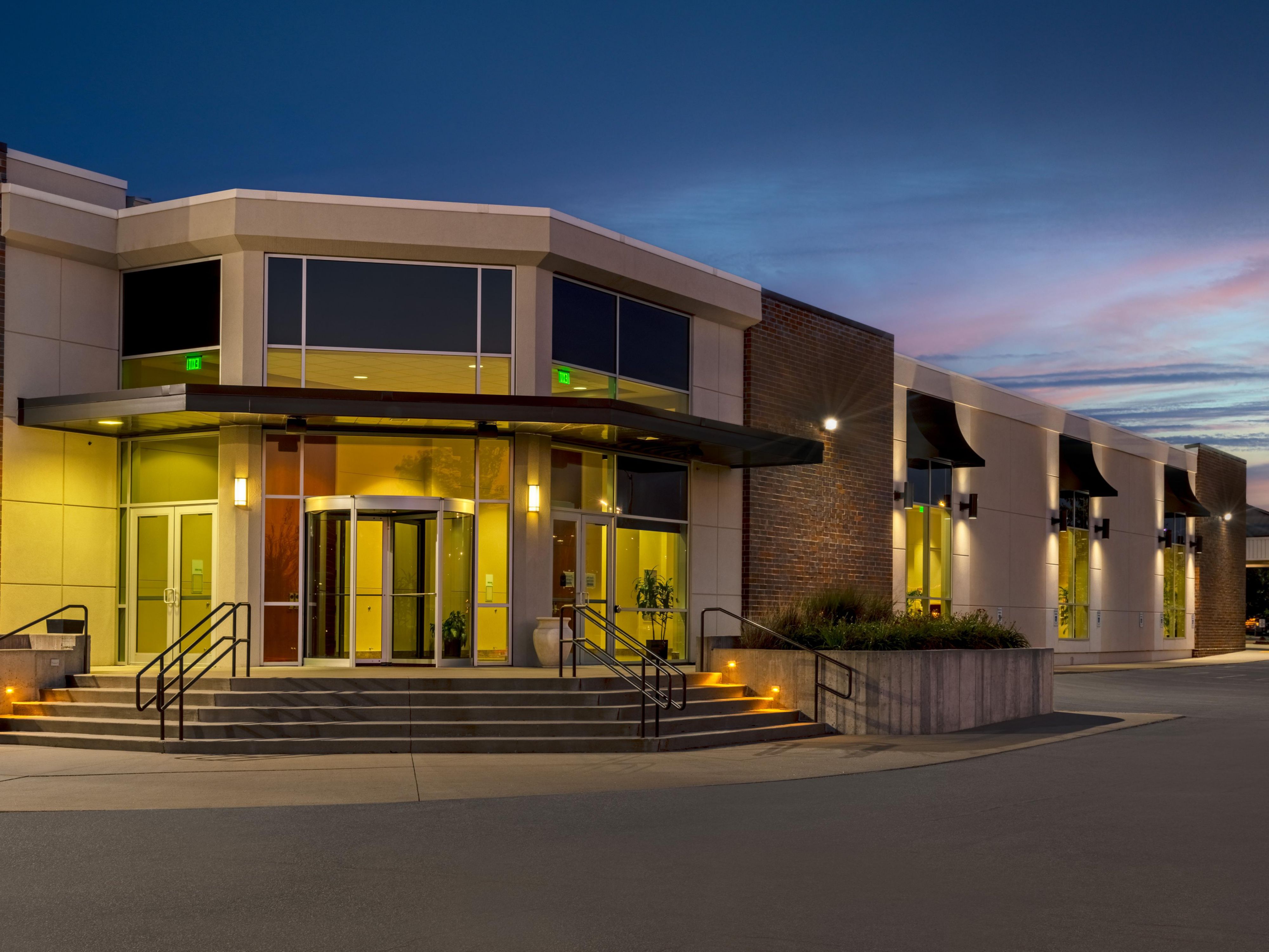 Welcome to Holiday Inn Des Moines-Airport Conf Center
