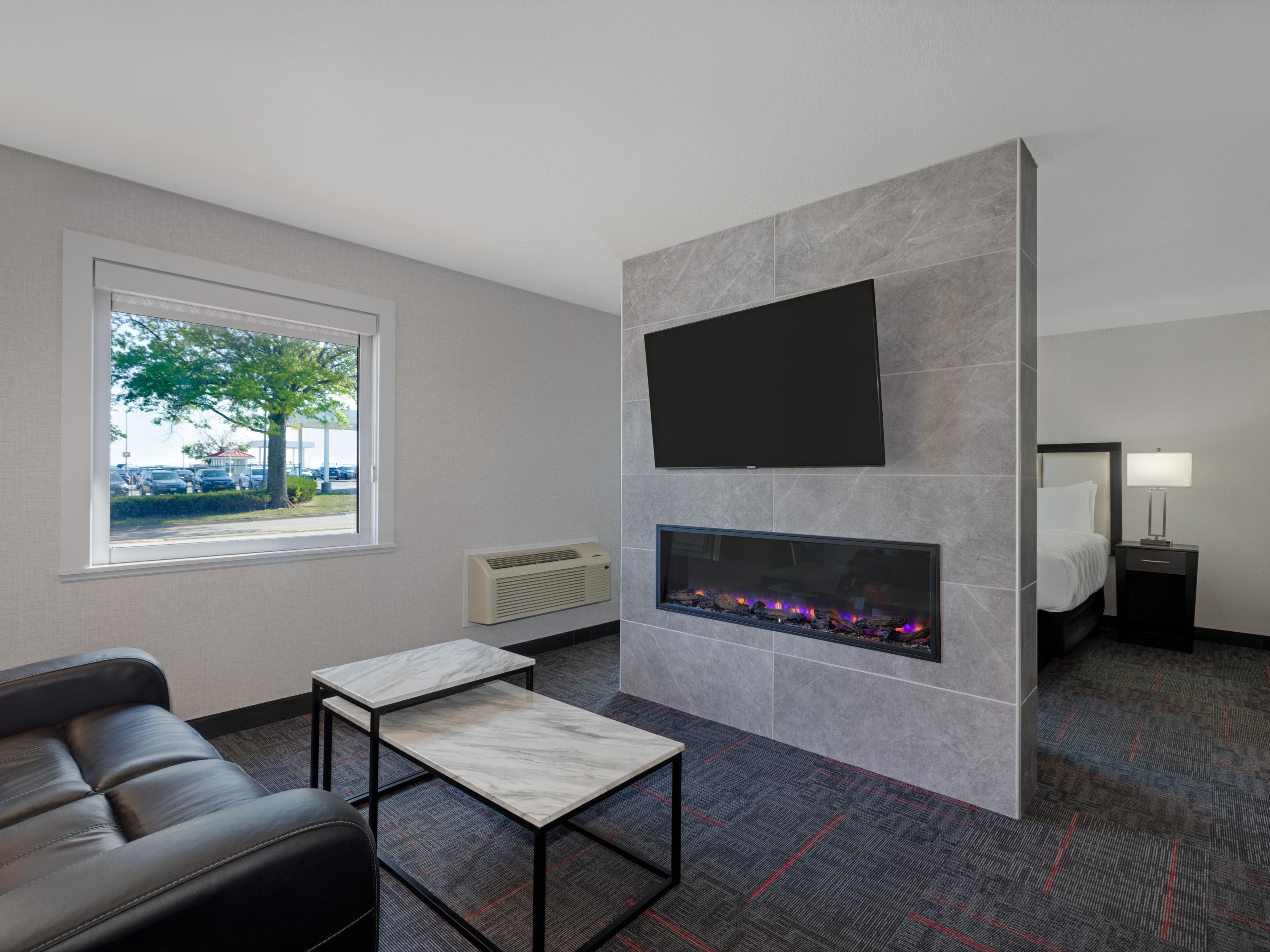 Check into our Executive King Room, designed for business travelers. Enjoy premium amenities, ample workspace, and a relaxing environment. These rooms also feature ergonomic chairs, enhanced lighting, and access to our Executive Lounge for complimentary refreshments and a quiet space to work or relax.