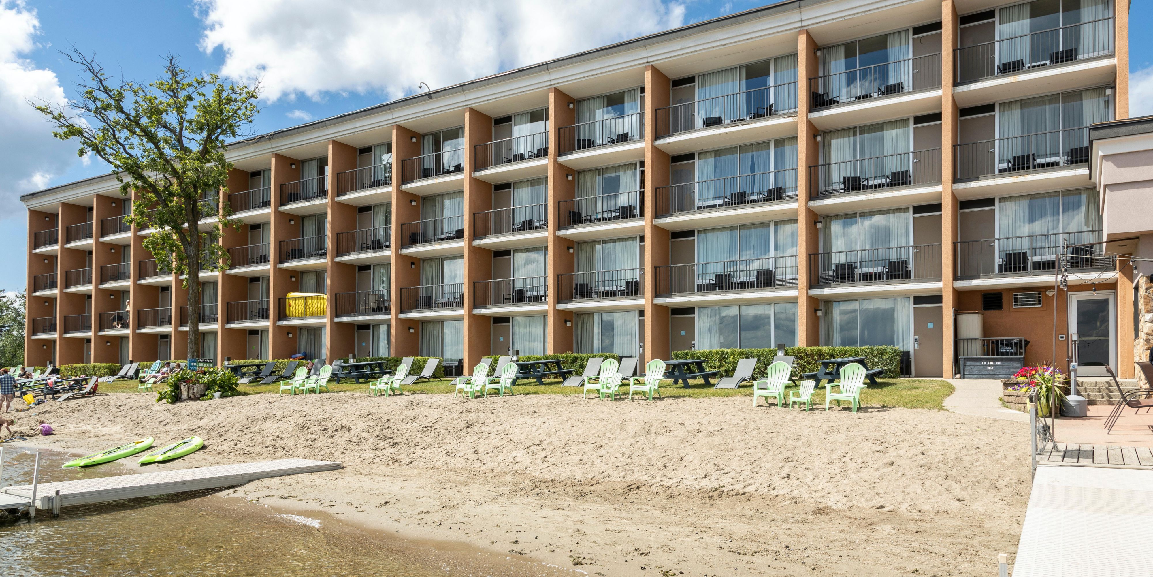 Holiday Inn Detroit Lakes - Lakefront