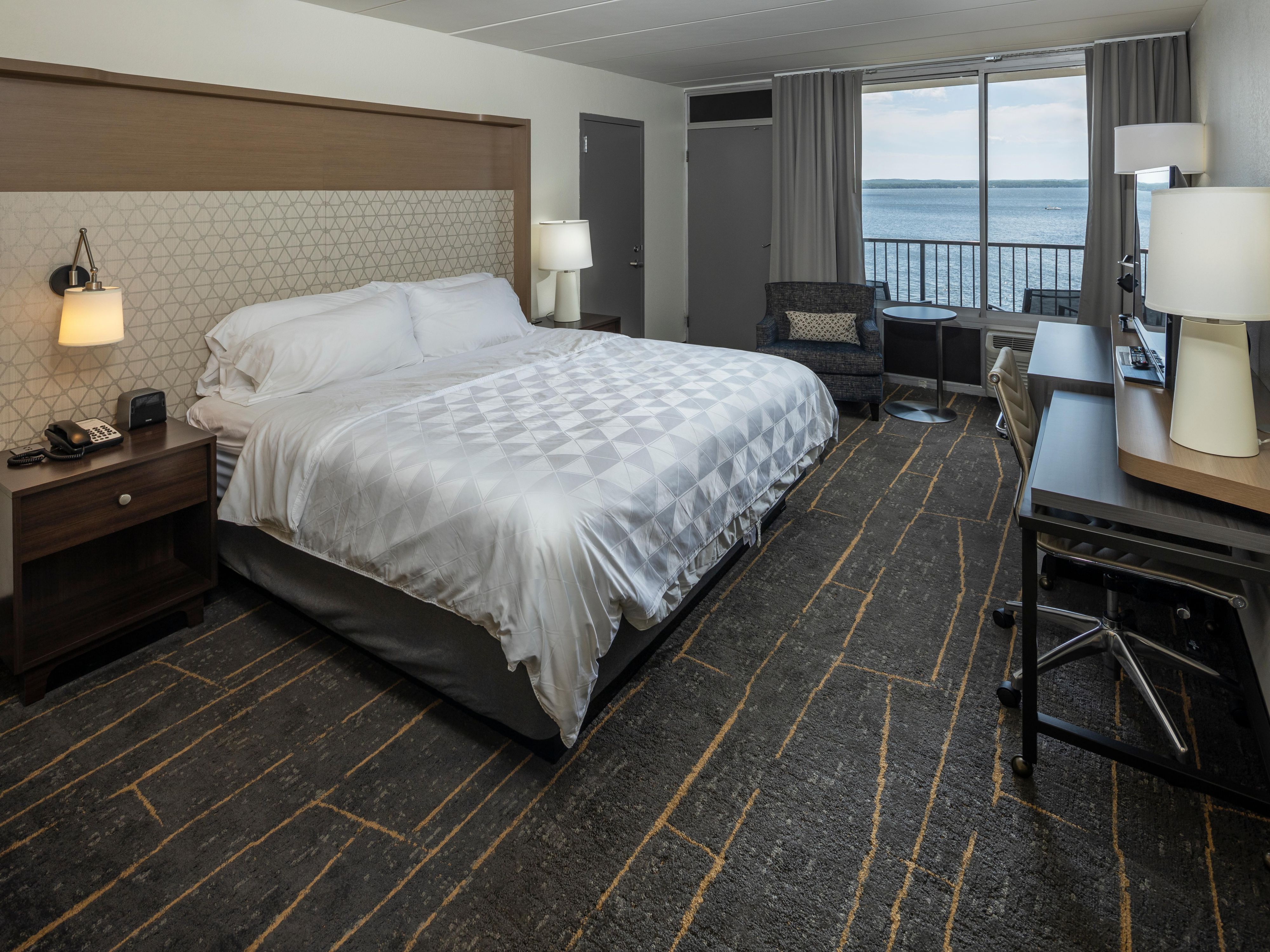 Lake view King bed 
