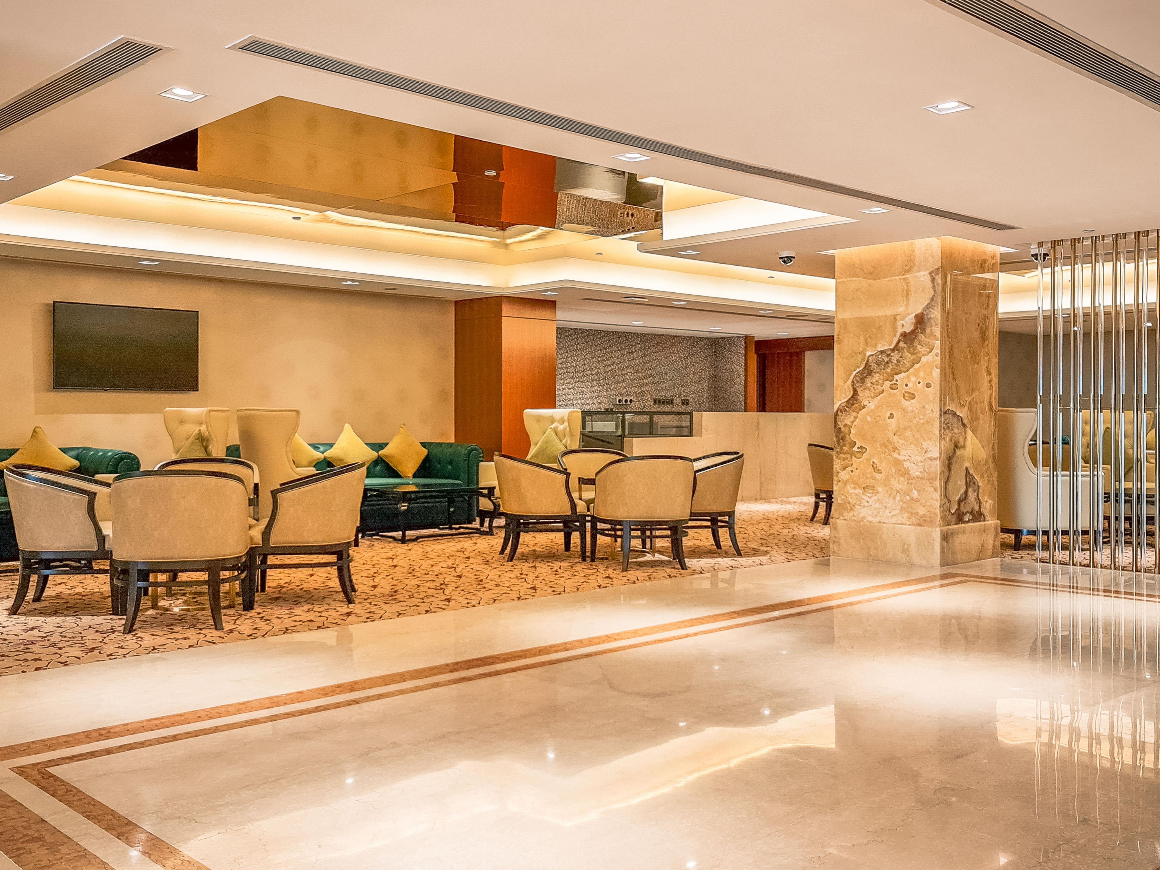 White Lotus is the Lobby Lounge and Lobby Bar. There’s no better way to unwind after a day of sightseeing and exploration than with a sip and a snack at our lobby bar. Enjoy a freshly baked croissant with coffee, tea or hot chocolate, gourmet sandwiches and delicious cakes with fresh juices. Or even indulge in a scoop of ice cream!