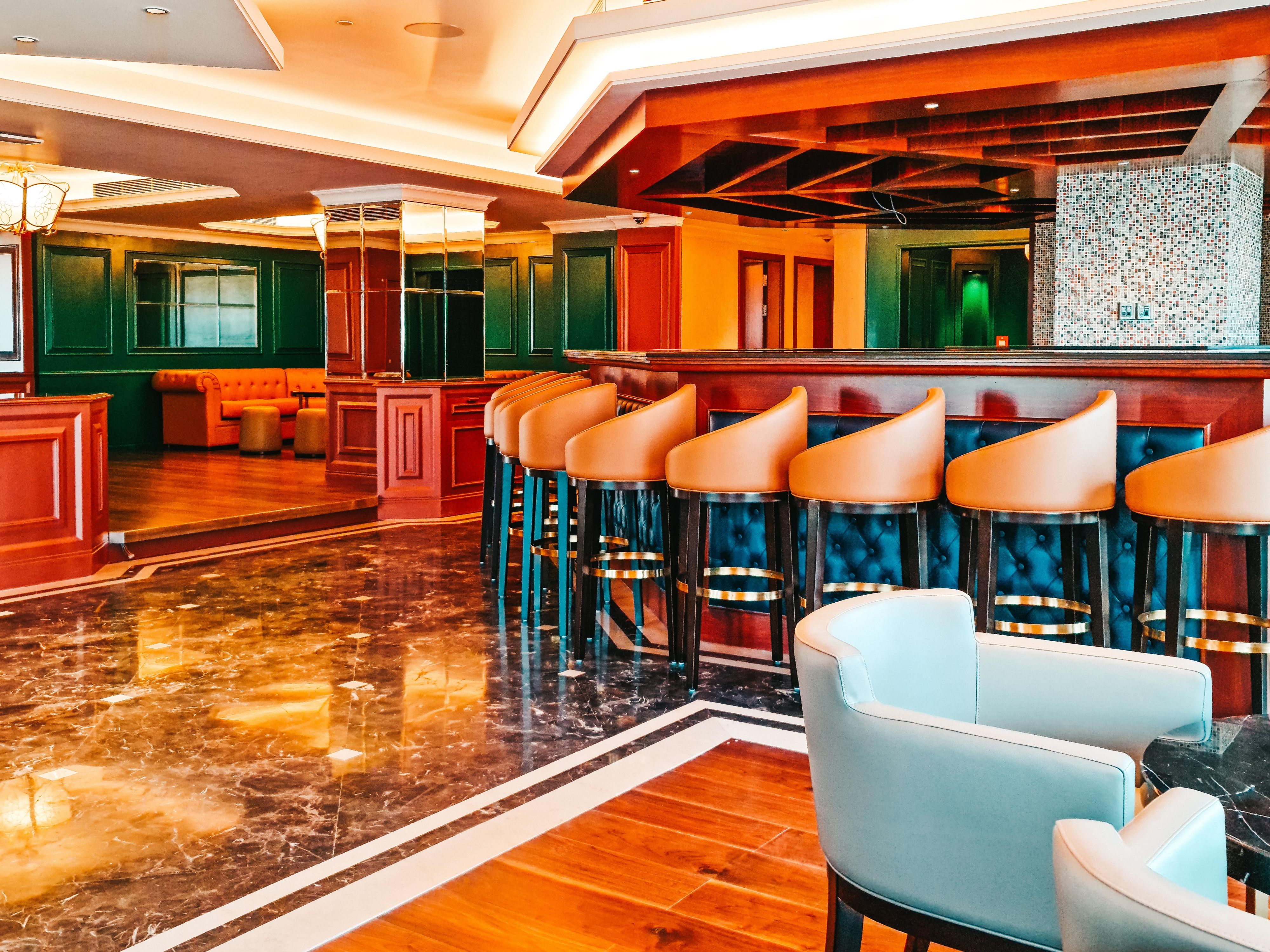The modern and chic Shardul Bar has been designed to provide the perfect setting for a relaxing time with friends and colleagues over drinks and light snacks. With live sports broadcasts and live music this is the place to hang out and forget all your stress and worries. Let flavorful cocktails and a relaxing ambiance whisk you into a new world.