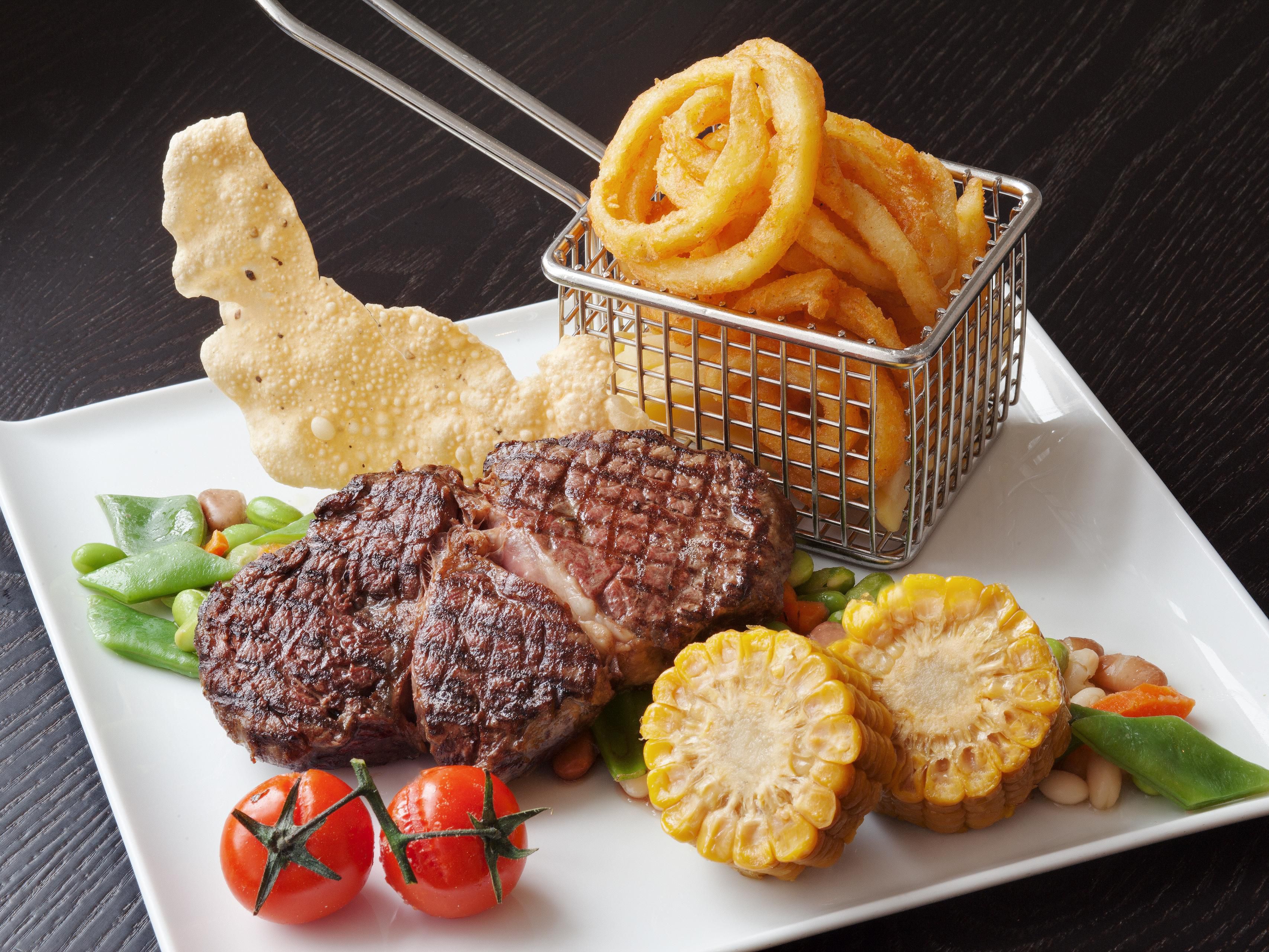 Our newly renovated restaurant & bar awaits you with fresh and regional delicacies. You can also relax with a delicious cocktail at the bar or enjoy the last hours of sunshine on our summer terrace in the inner courtyard.