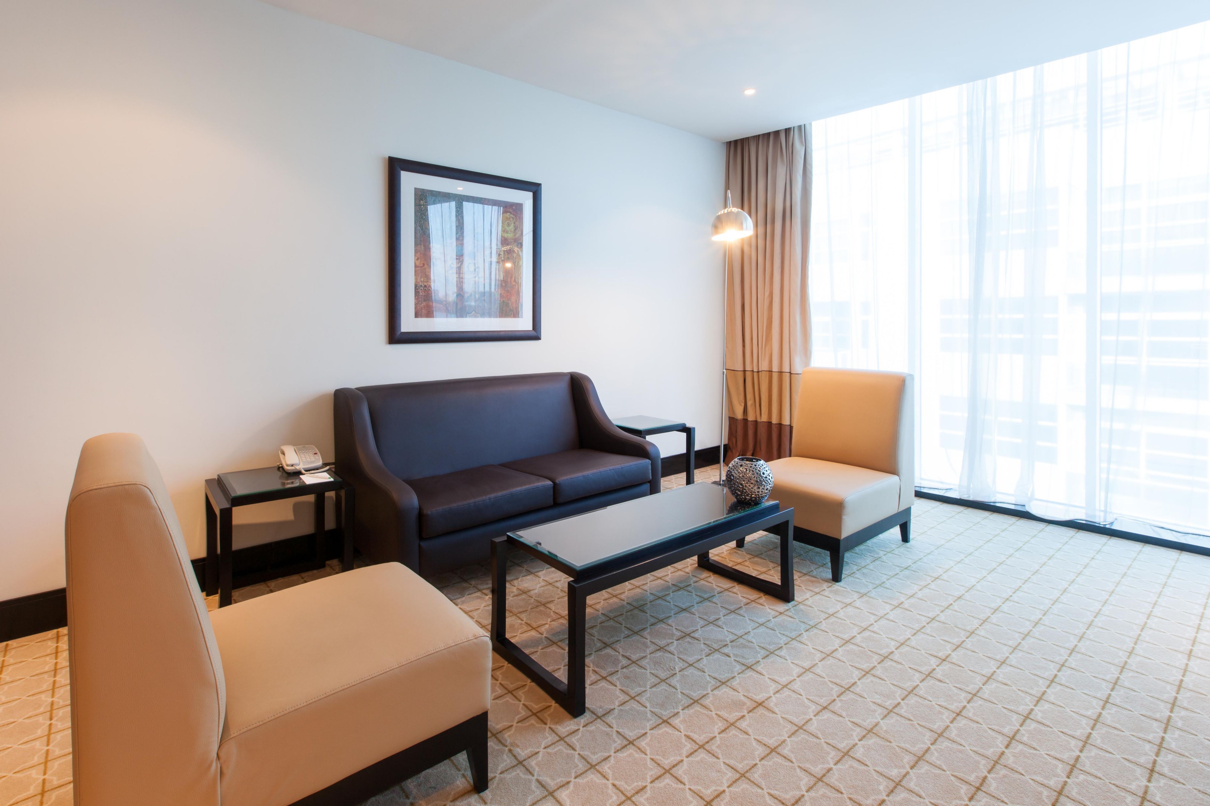 Dubai Hotel Rooms | Holiday Inn Dubai - Al Barsha Pictures & Amenities