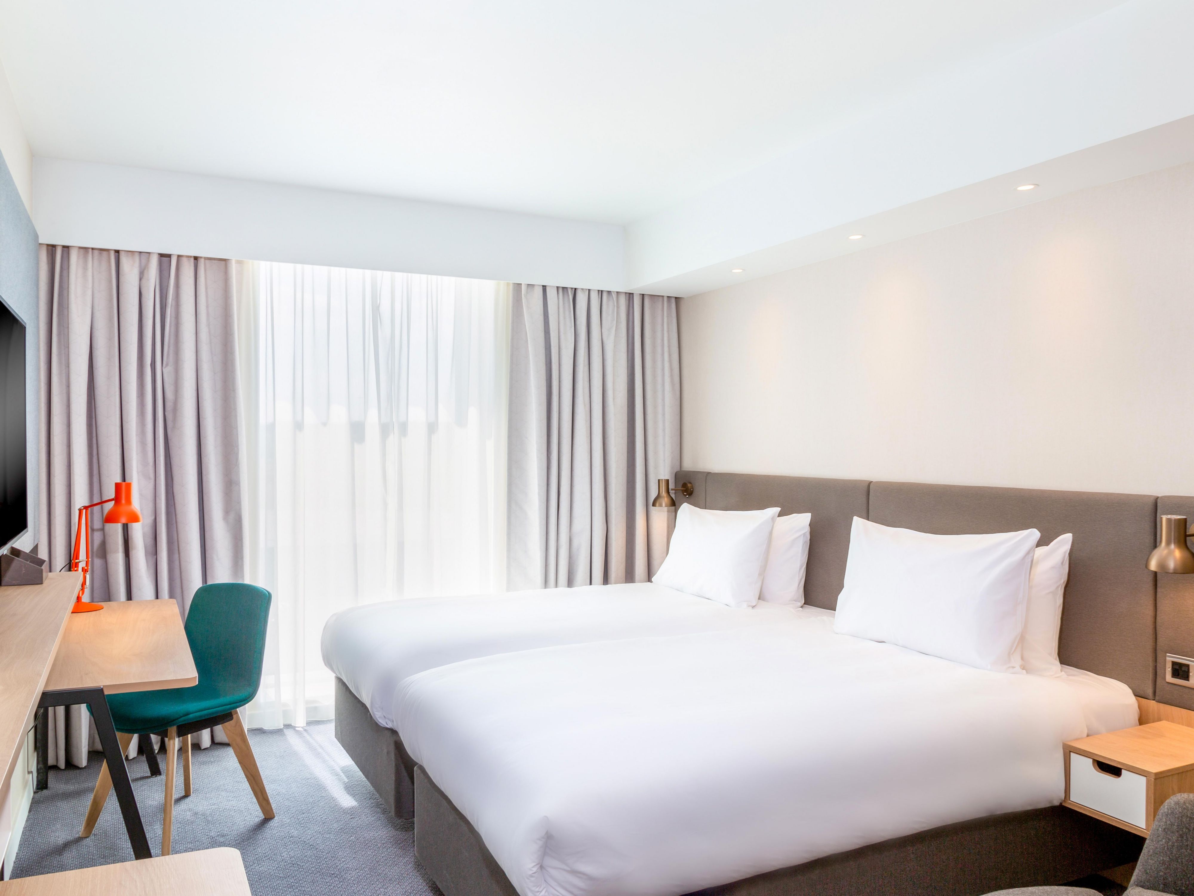 Twin bedroom, two single beds, soundproof & air-conditioned