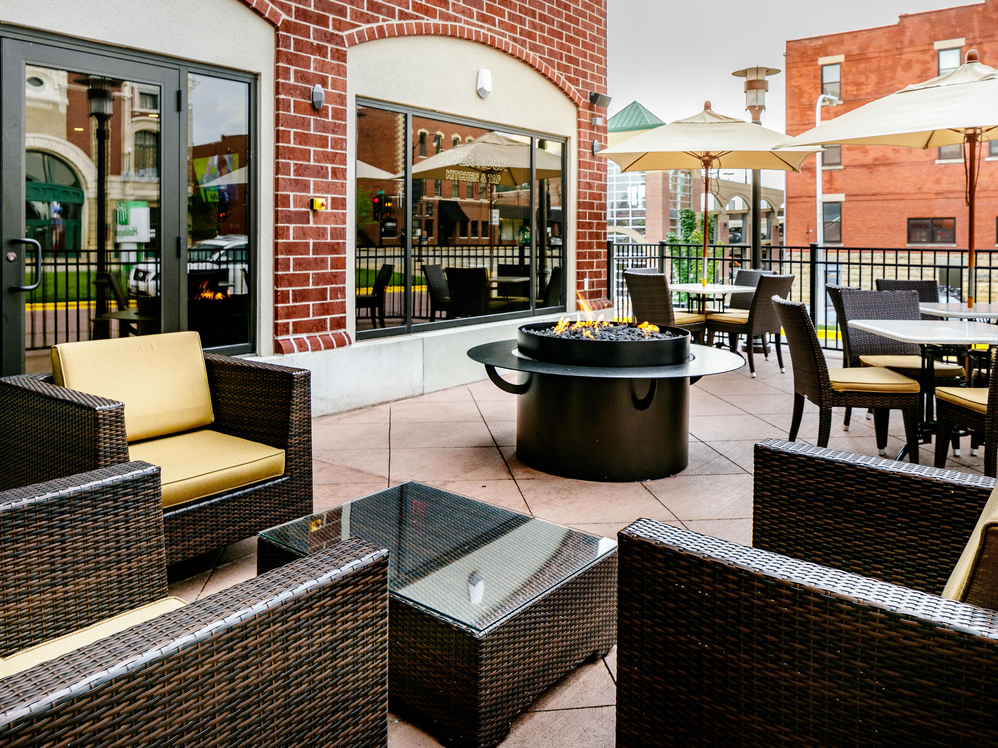 The Holiday Inn's restaurant, River Rock Kitchen and Tap, features a comfortable patio area for dinning with a view of Main Street. You can enjoy our fire pit, sip wine, or just watch the people go bye.