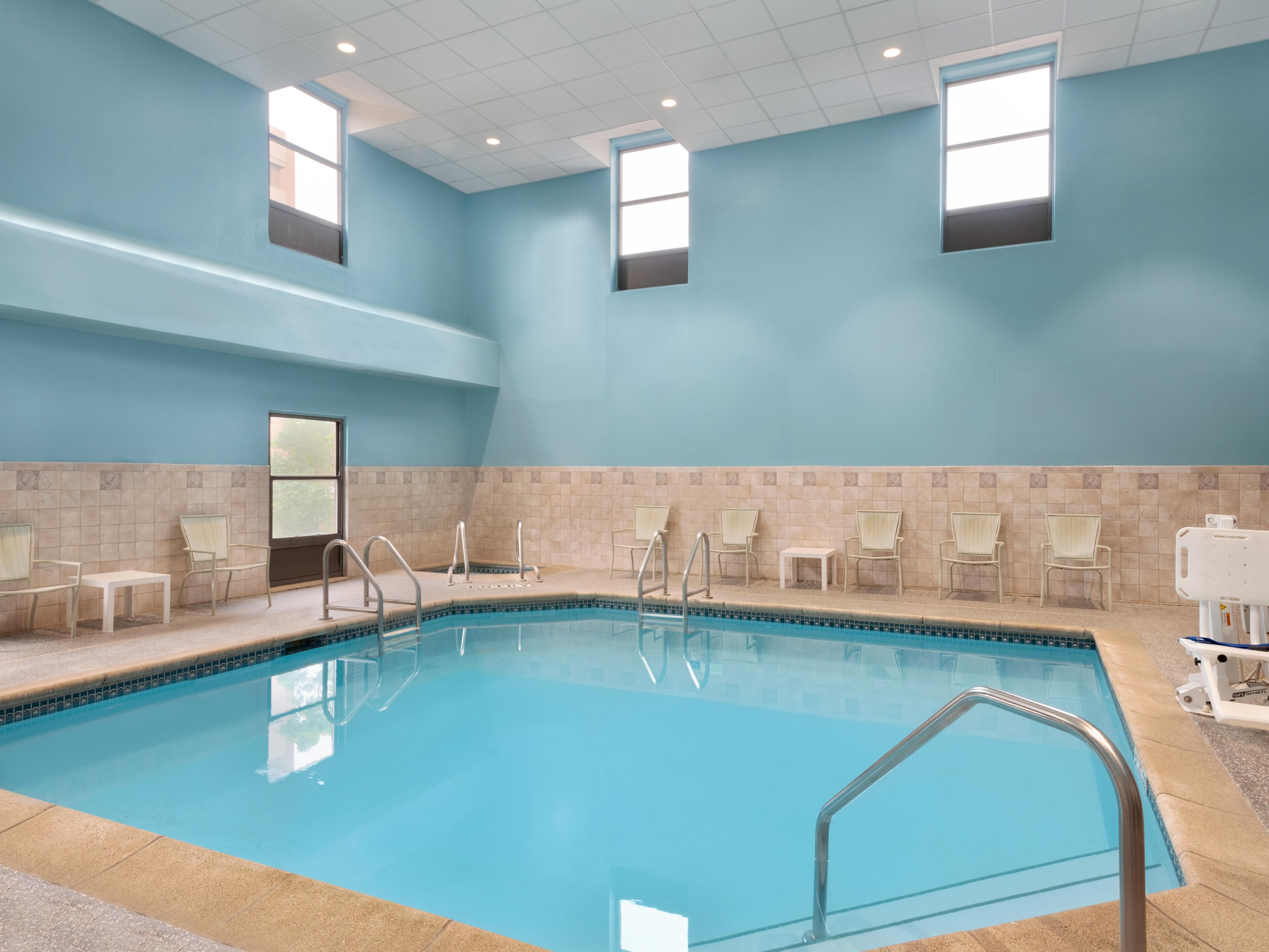 Holiday Inn Dubuque/Galena - Free Internet & More