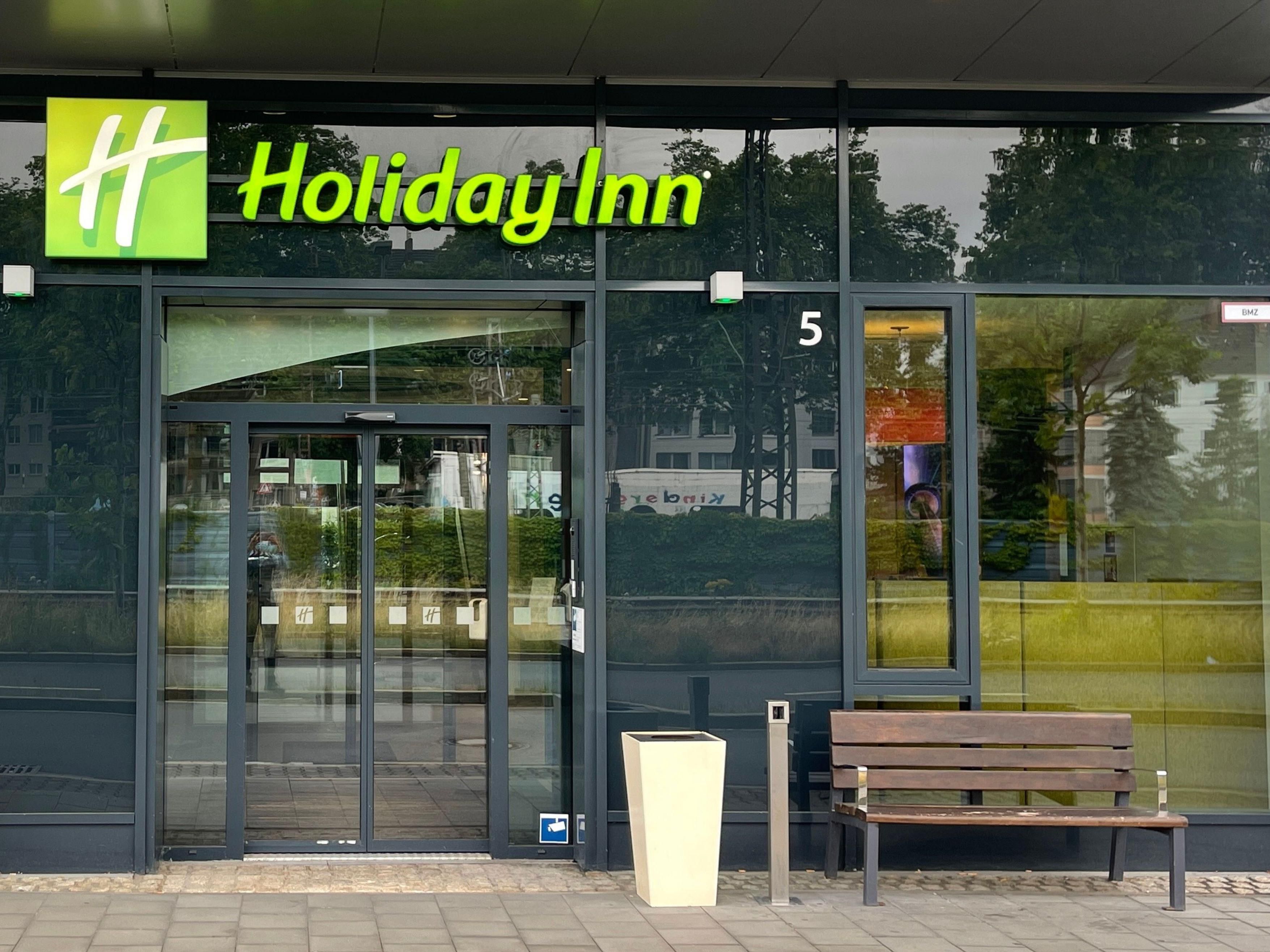 Our Holiday Inn Düsseldorf City is proud to have received GreenSign Level 4 certification. This award highlights our commitment to sustainable tourism and environmentally friendly practices. Our goal is to provide our guests with not only first-class service, but also a sustainable experience that makes a positive contribution to the planet.