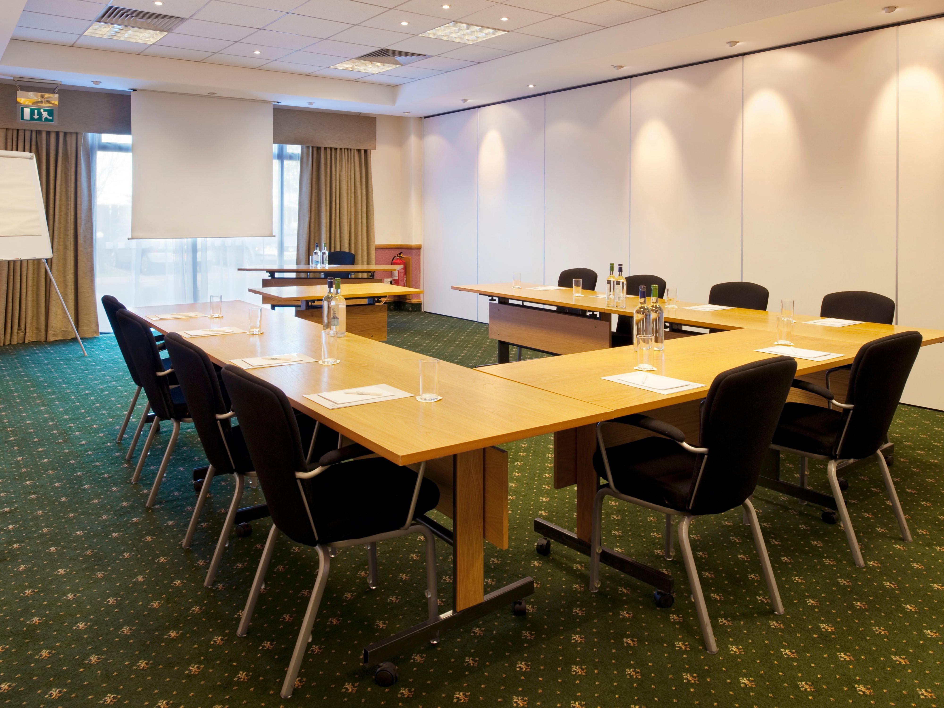 Looking for the perfect venue to host your next meeting? With us you are able to build a package that fits your needs and our experienced staff will ensure that your meeting runs smoothly.