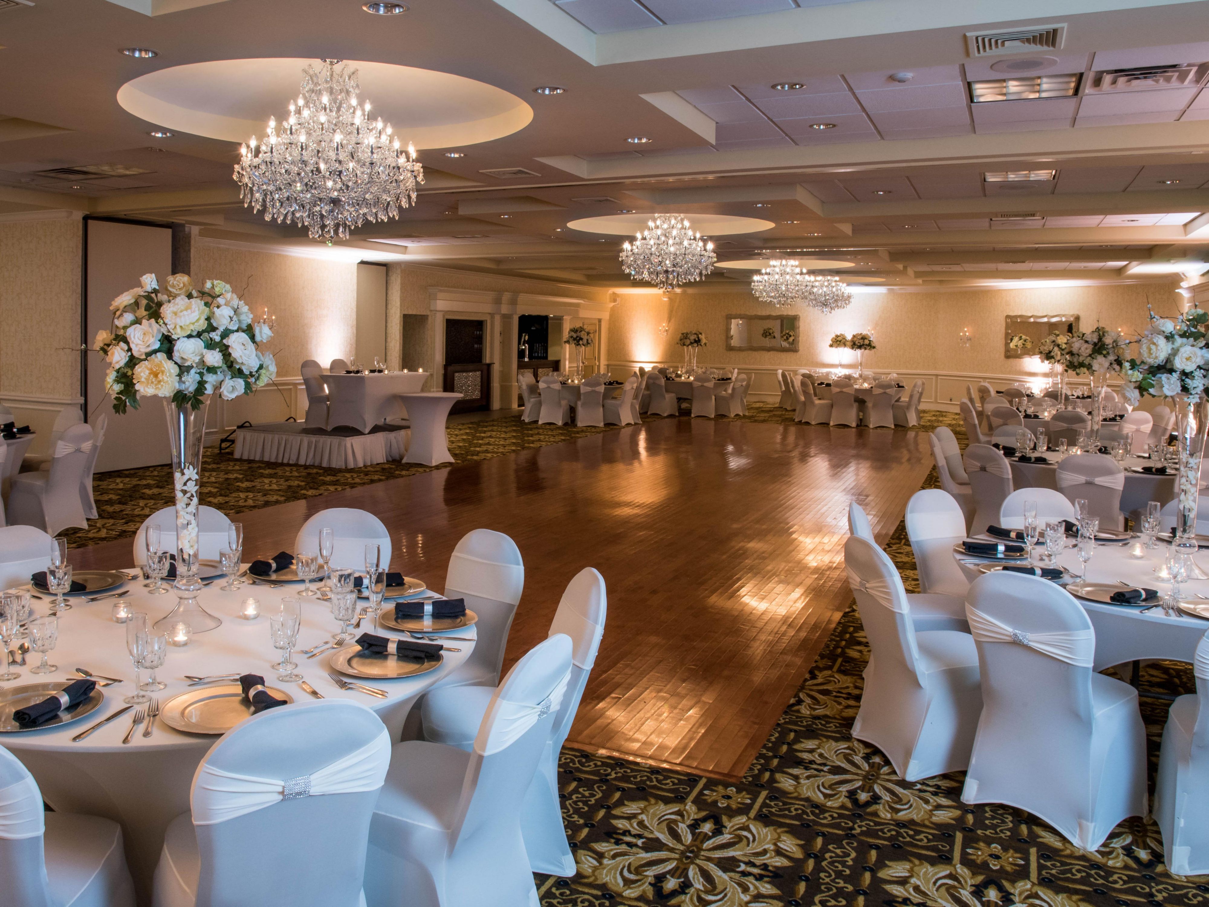 Our National Conference Center has 13 different meeting room setups to choose from including a tiered auditorium. The exquisite Windsor Ballroom is also available for events ranging from weddings and sweet 16 parties to bar and bat mitzvahs. Call now to confirm availability and pricing. 