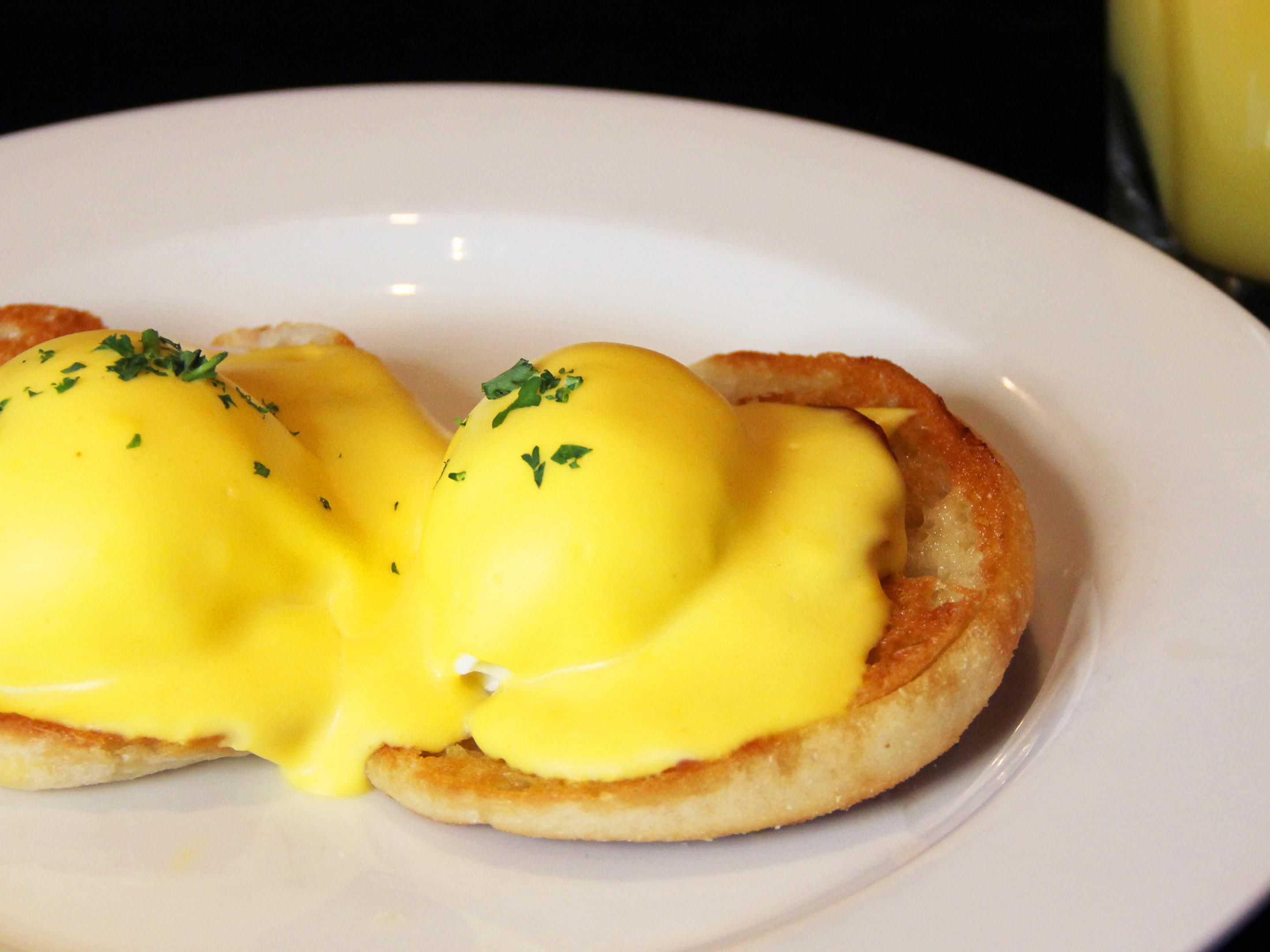 Eggs benedict