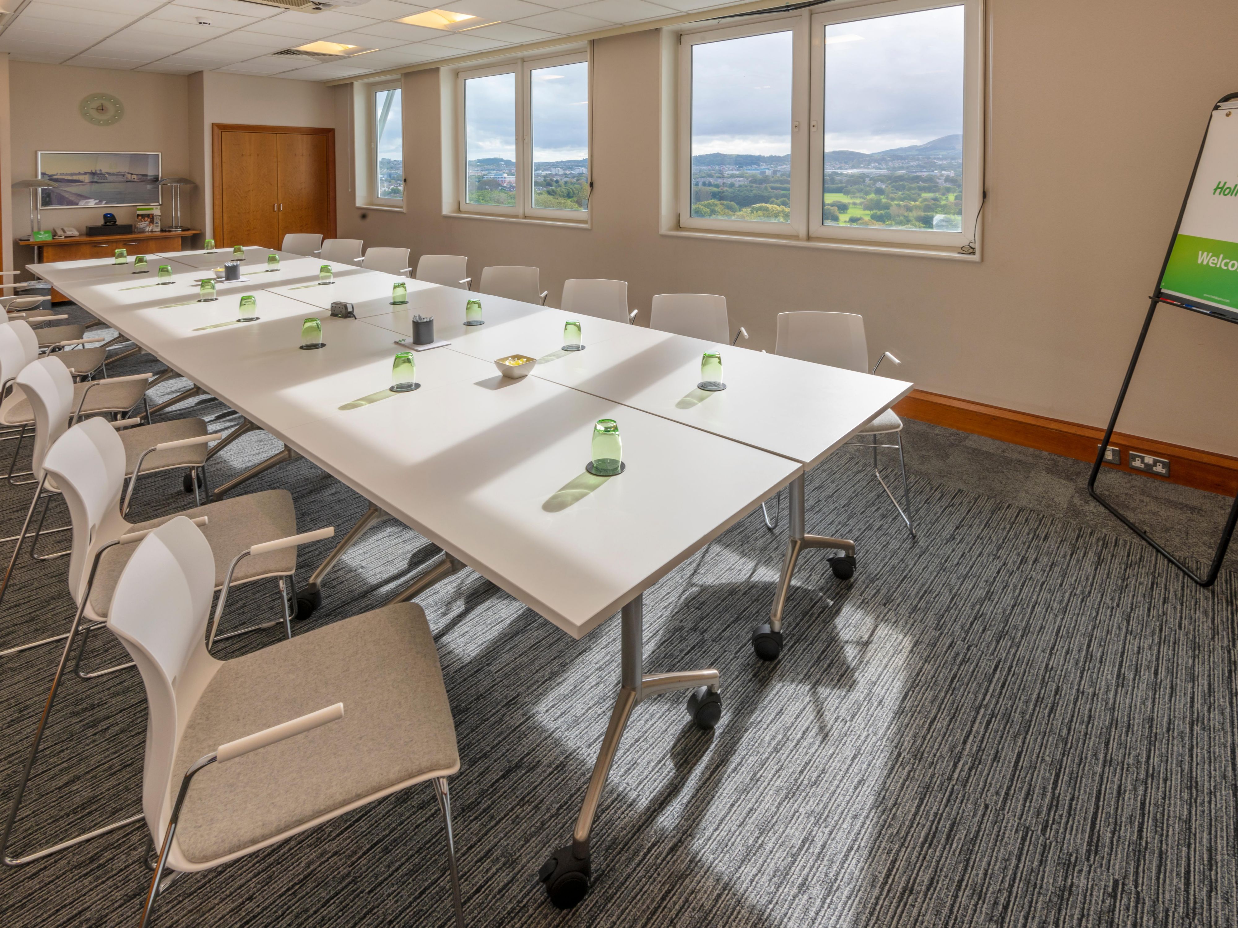 Plan a more sustainable meeting experience at Holiday Inn Edinburgh Host meetings of events for up to 120 guests in one of our 14 fully equipped, versatile meeting rooms each with panoramic views.