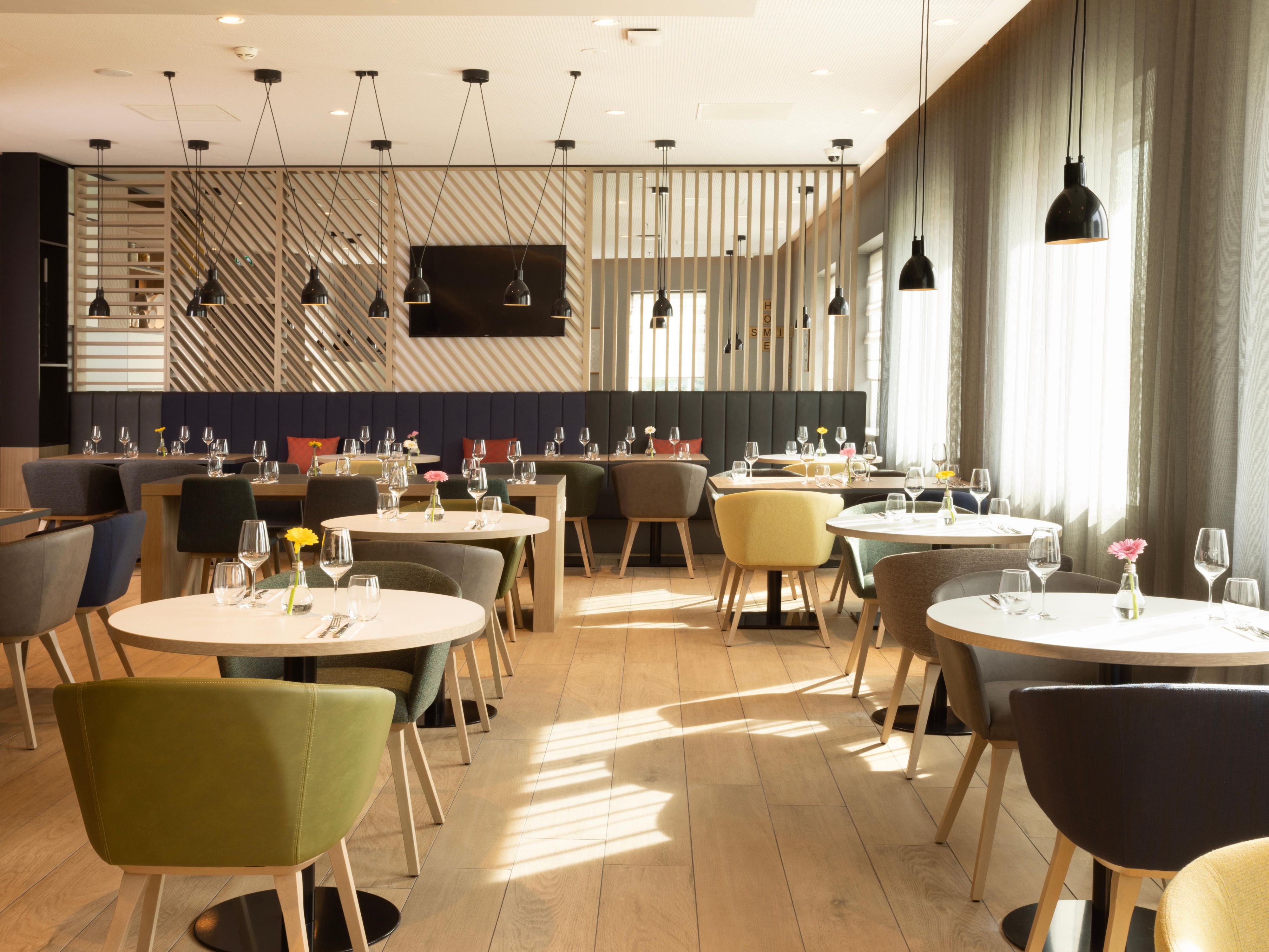 Our hotel is an active participant in the IHG Green programme, employing best practices for sustainability. We have installed energy-efficient lighting and established a green team, resulting in immediate energy and cost savings. Join us in our recycling initiative and help us protect the environment.