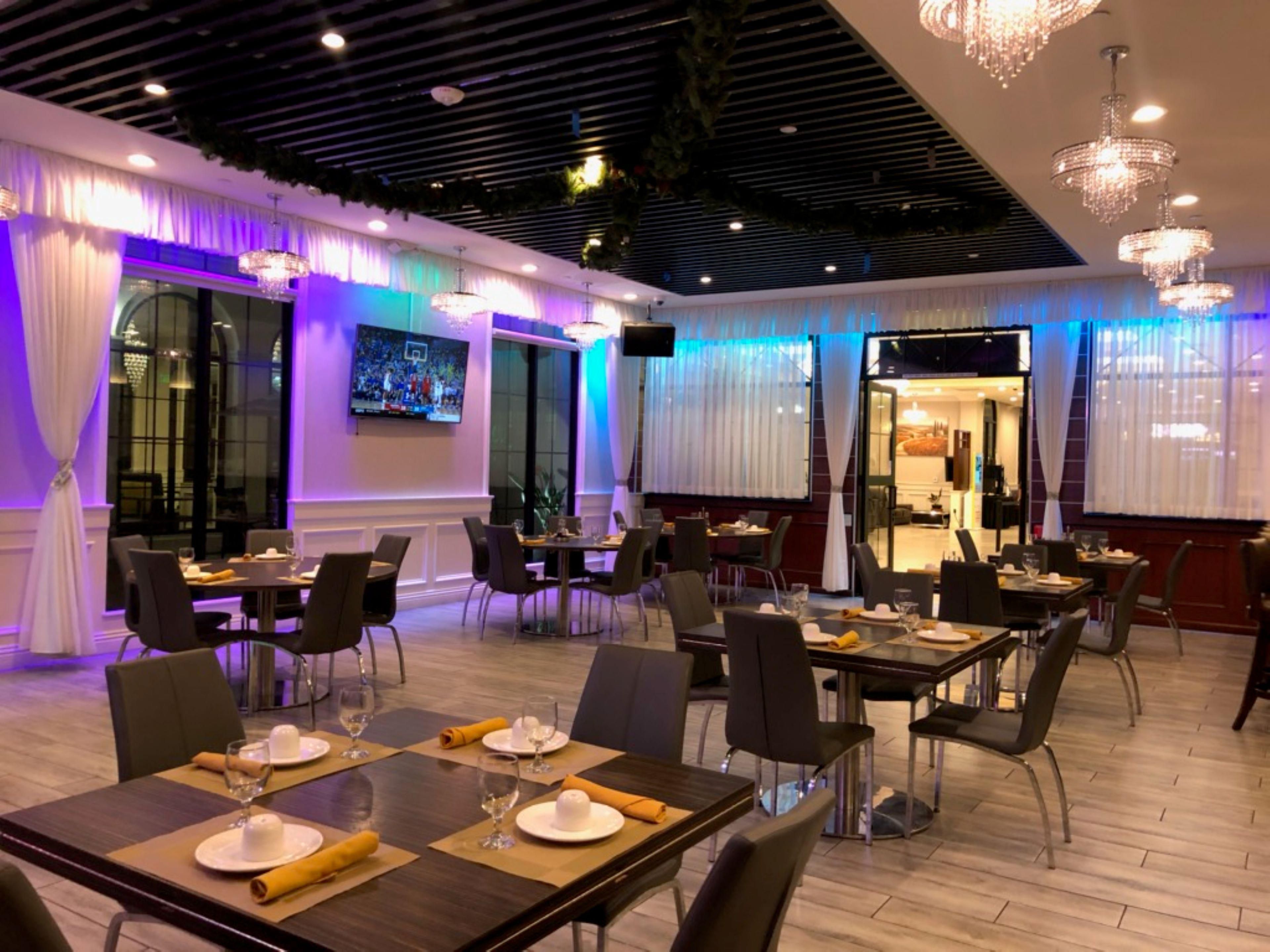 We serve a traditional American breakfast menu each morning, but each night we kick it up a notch! Join us daily for authentic Cantonese style Chinese cuisine for dinner. Enjoy a full assortment of traditional menu items and for those who are a little more adventurous there are a variety of regional and spicy items to try! 