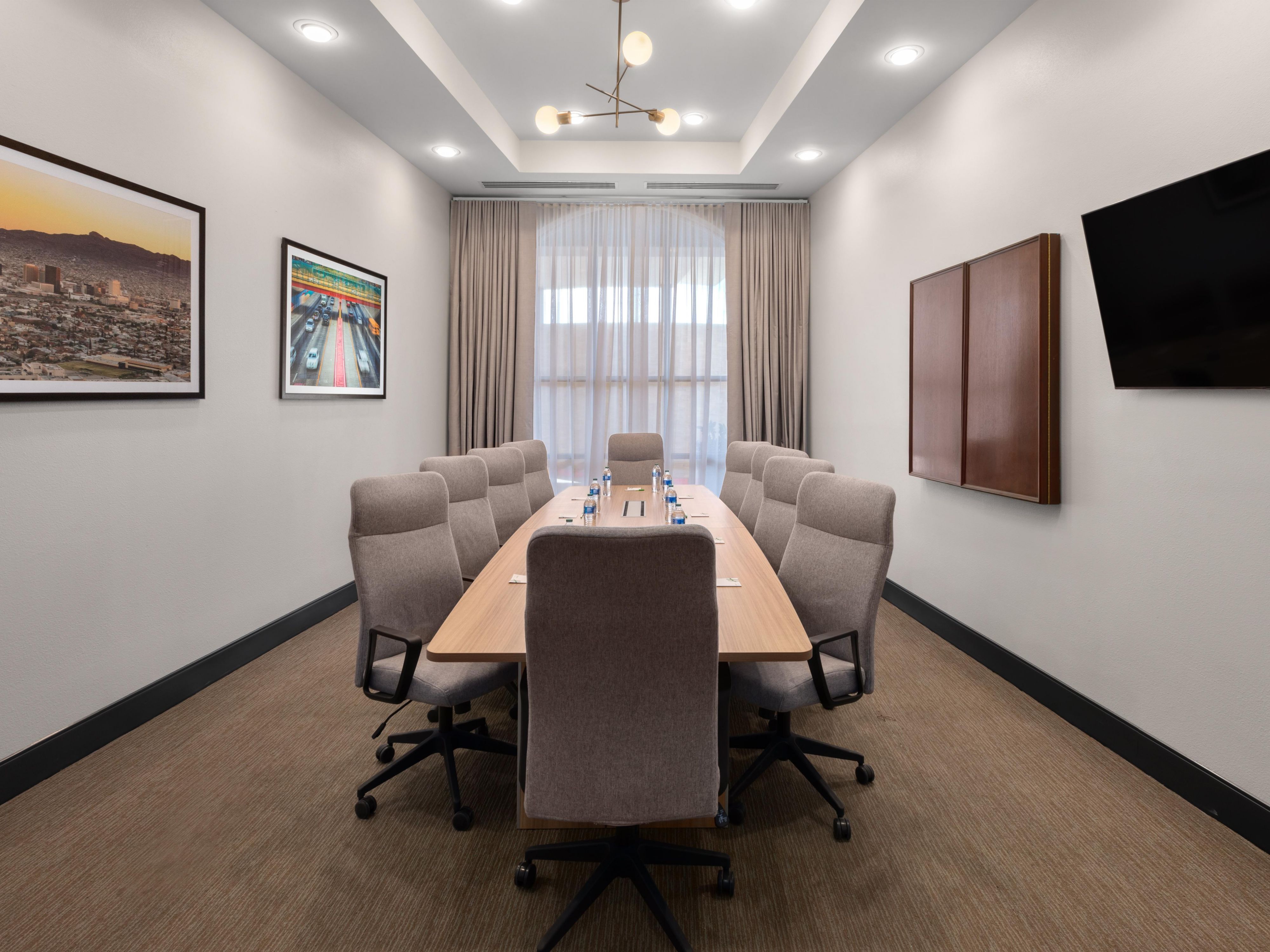 Our Executive Boardroom is a favorite for intimate corporate meetings or company interviews, with complimentary wireless internet, water station, and seating for up to 10 attendees. Audio/Visual equipment, meals, and beverages are all available. For pricing and availability, contact  Sales at miriam.solano@aimbridge.com