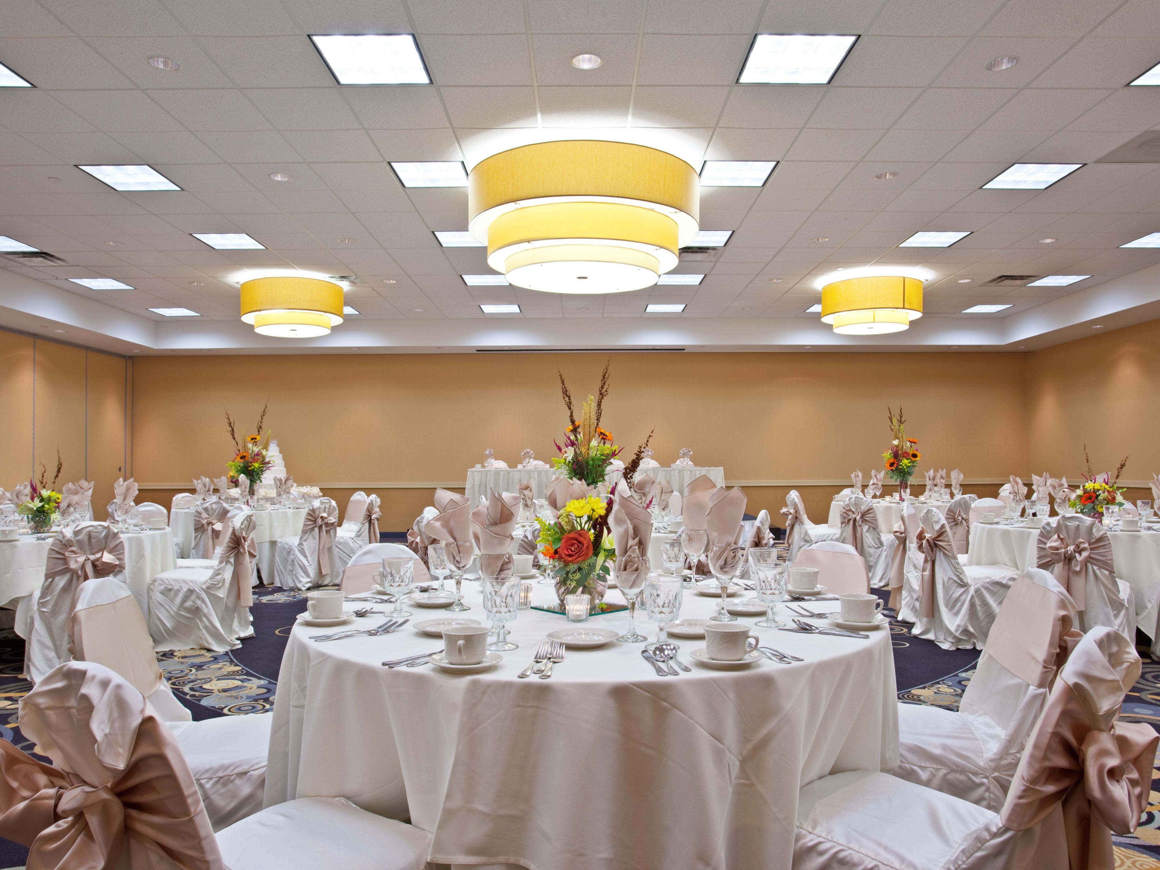 Let us bring your wedding day vision to life! Our Woodfield Ballroom is the perfect location to celebrate. The ballroom can accommodate up to 300 people. Contact us today to learn more!