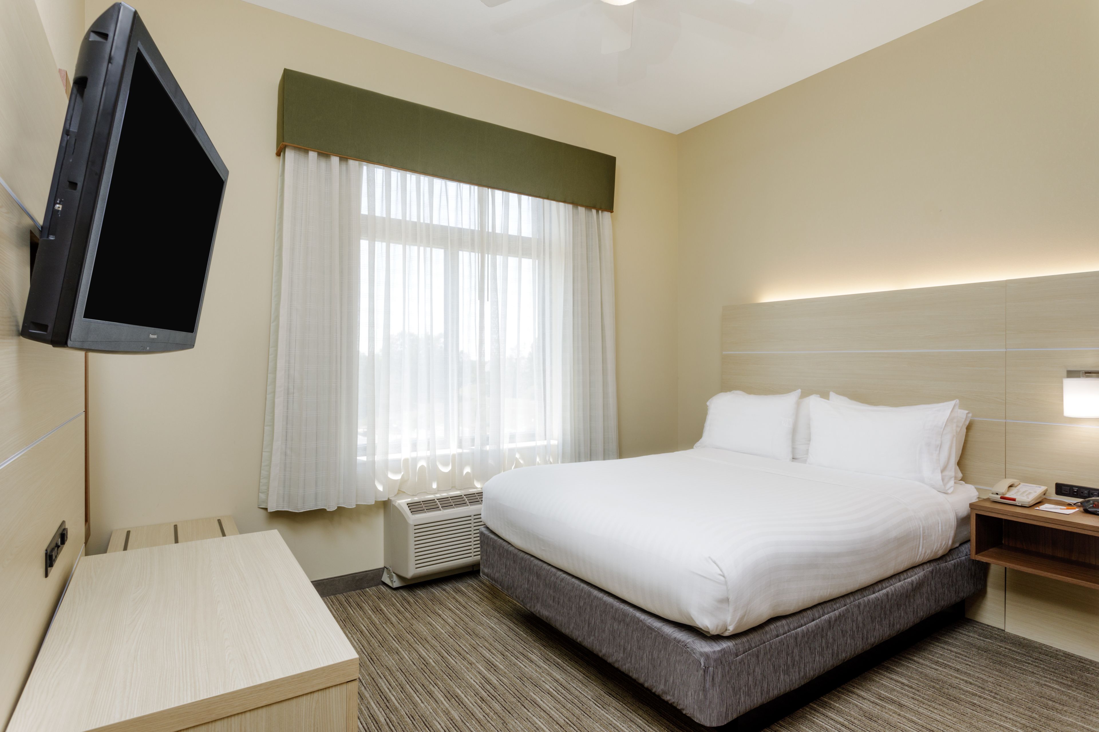 Holiday Inn Express Suite Guest Room 