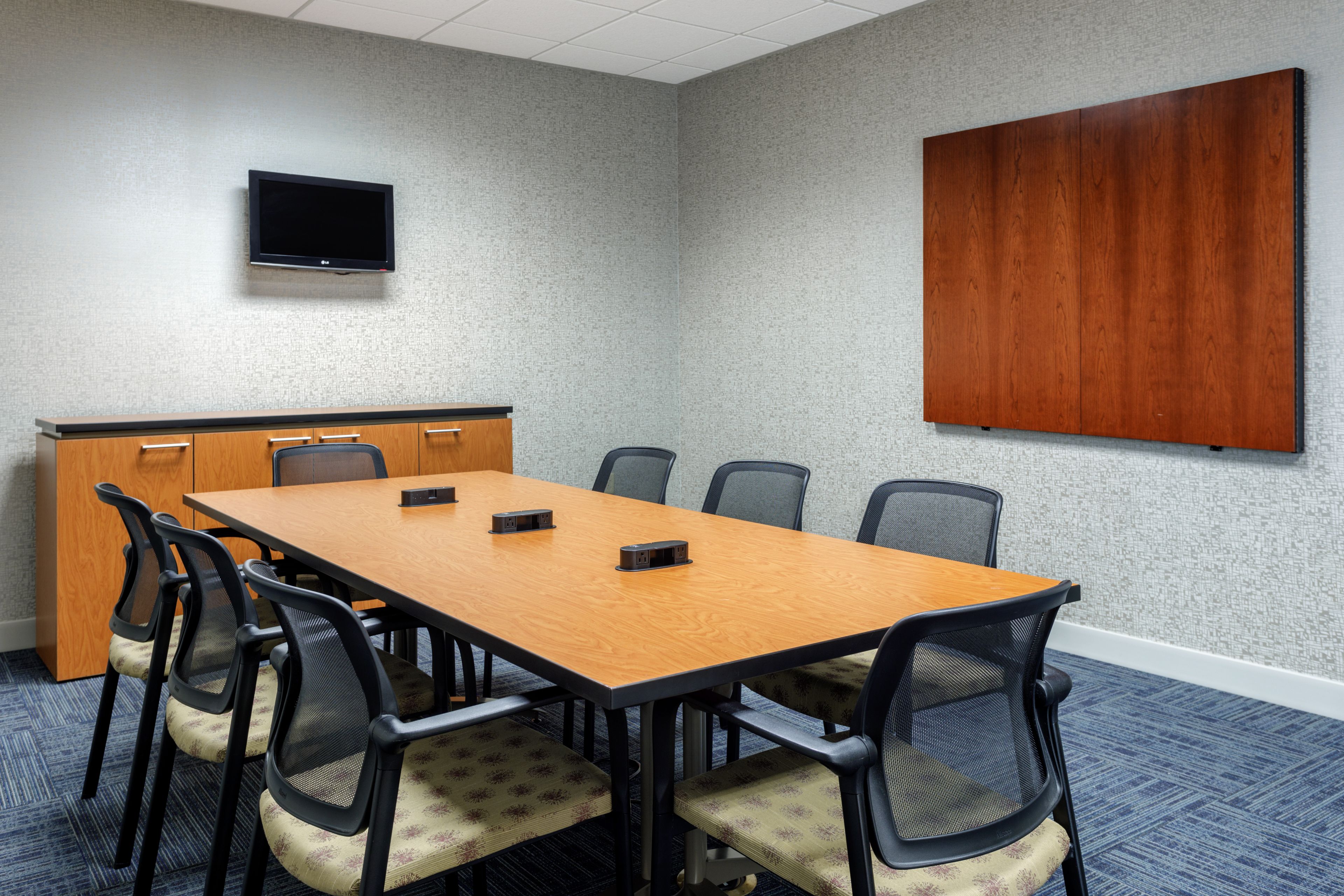 Holiday Inn Express Study Room 