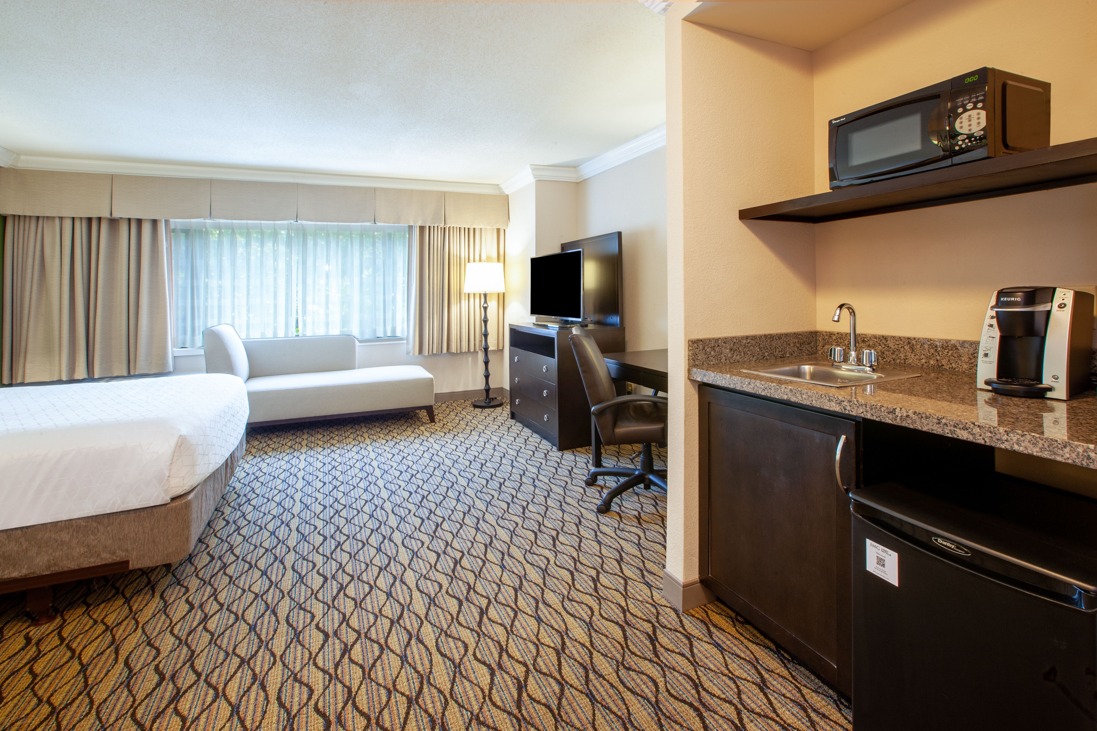 Queen Bed Guest Room