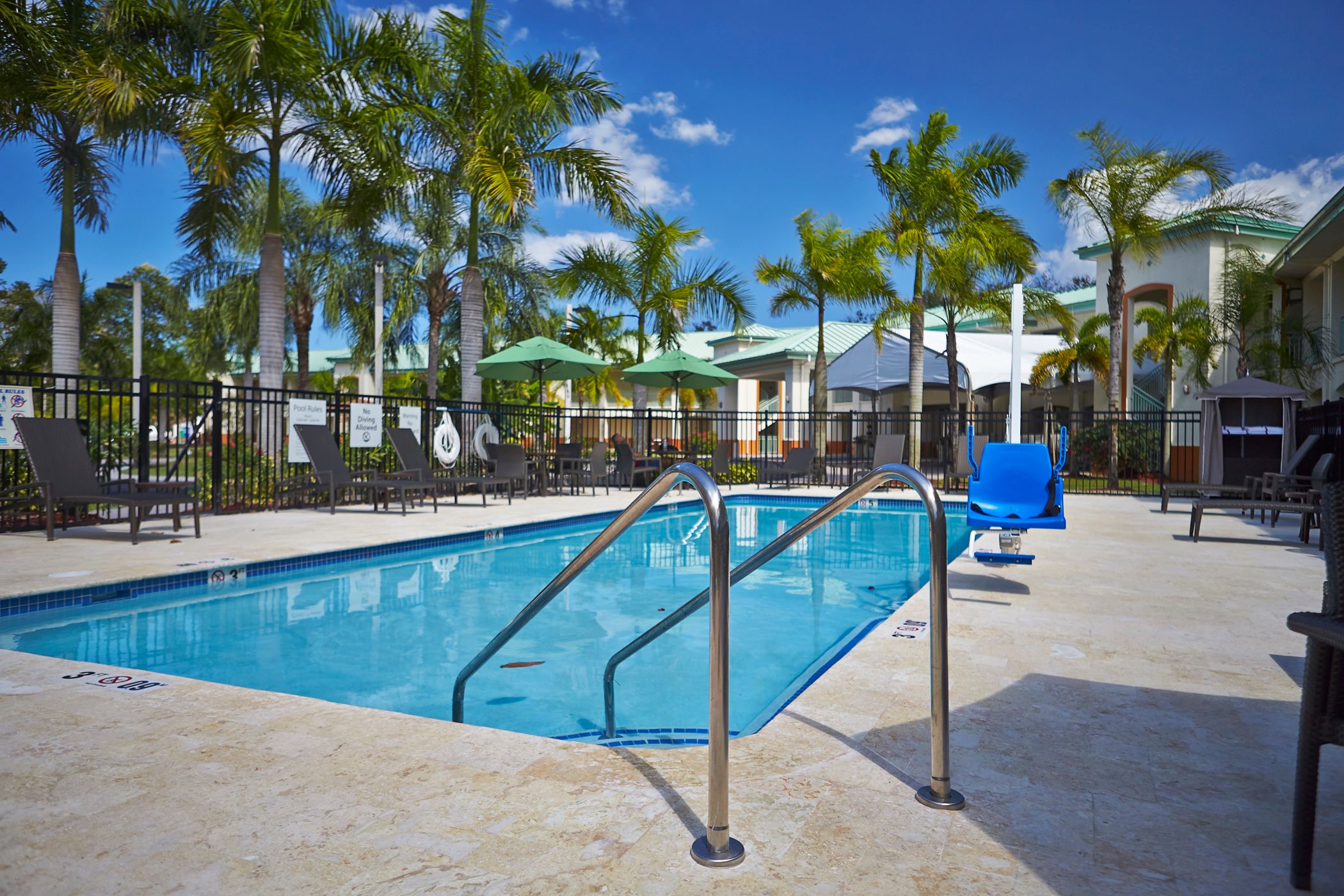 Swimming Pool Building 678