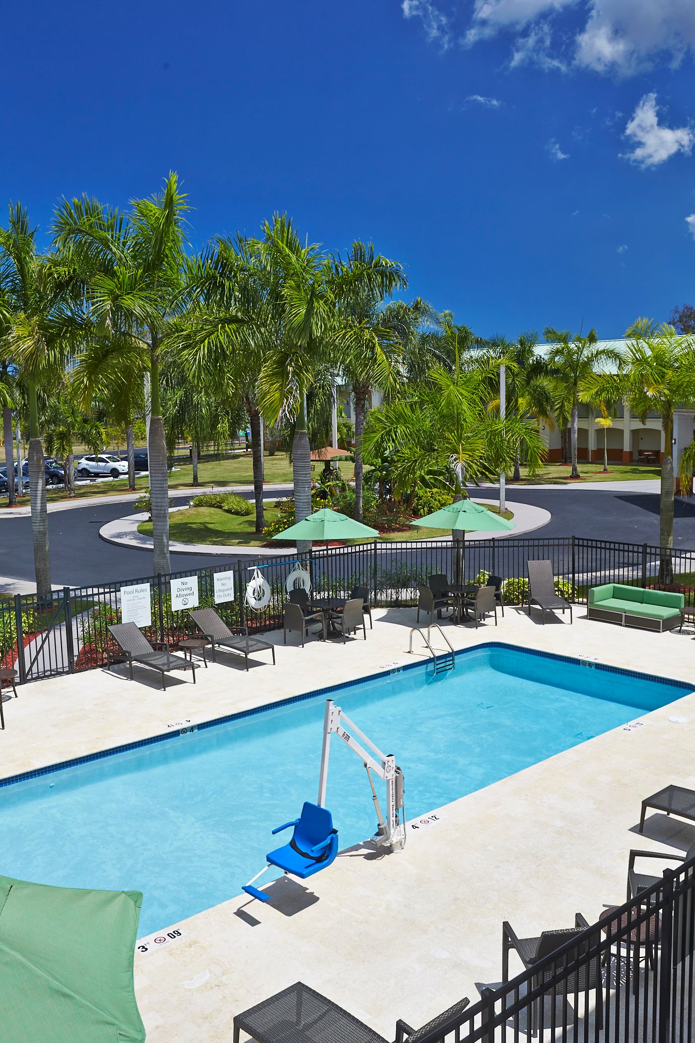 Swimming Pool Building 678