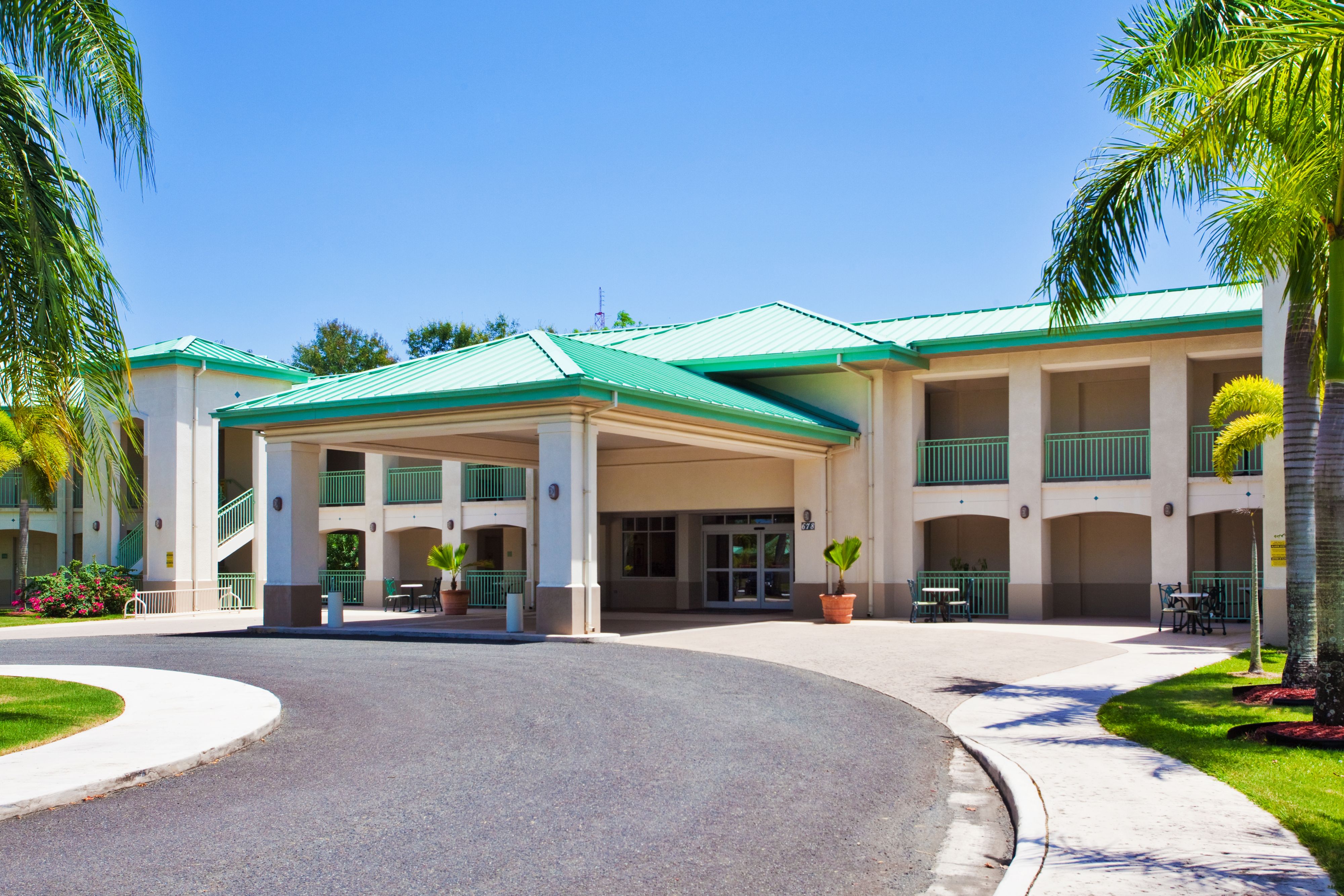 Hotel Exterior Building 678