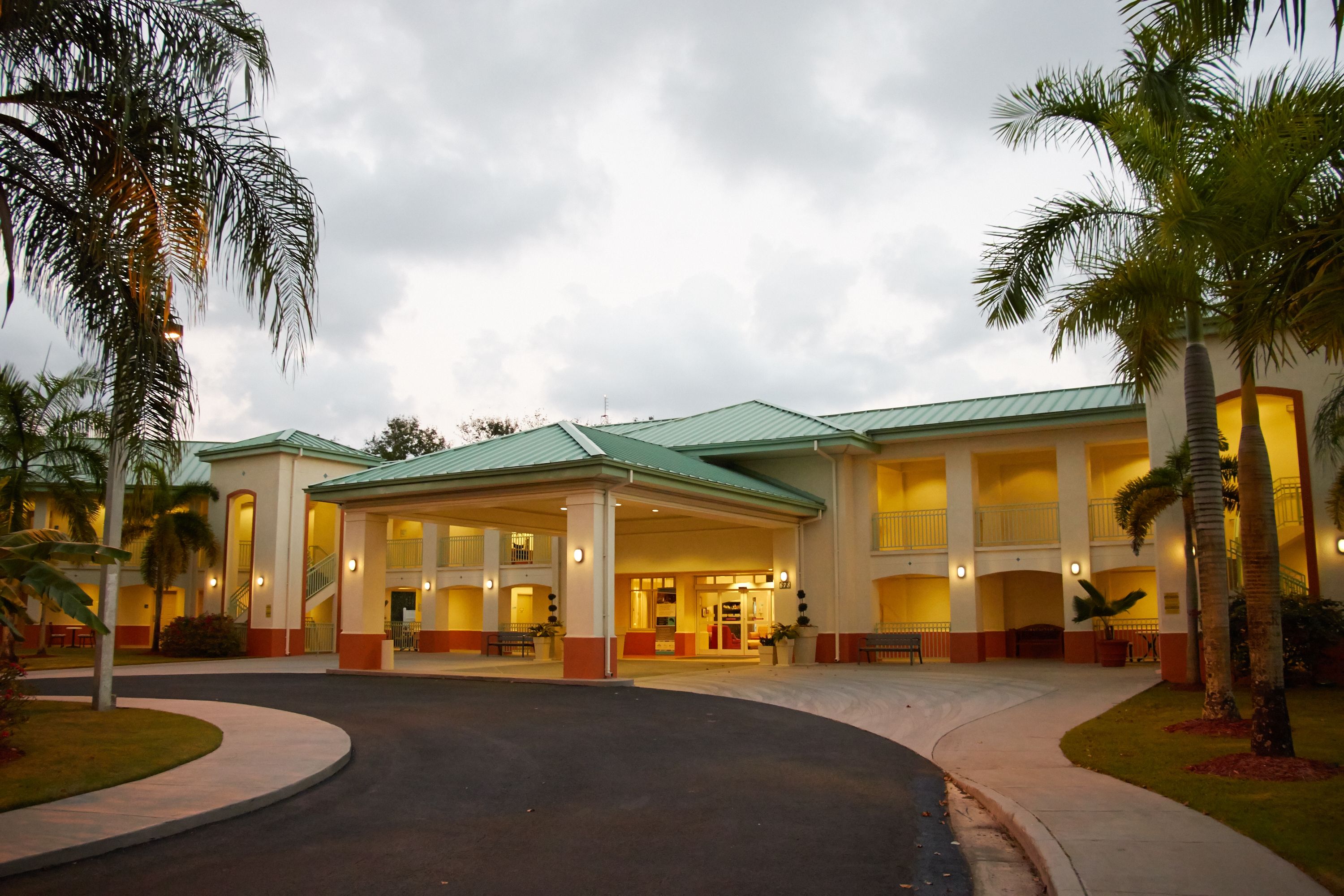 Hotel Exterior Building 678