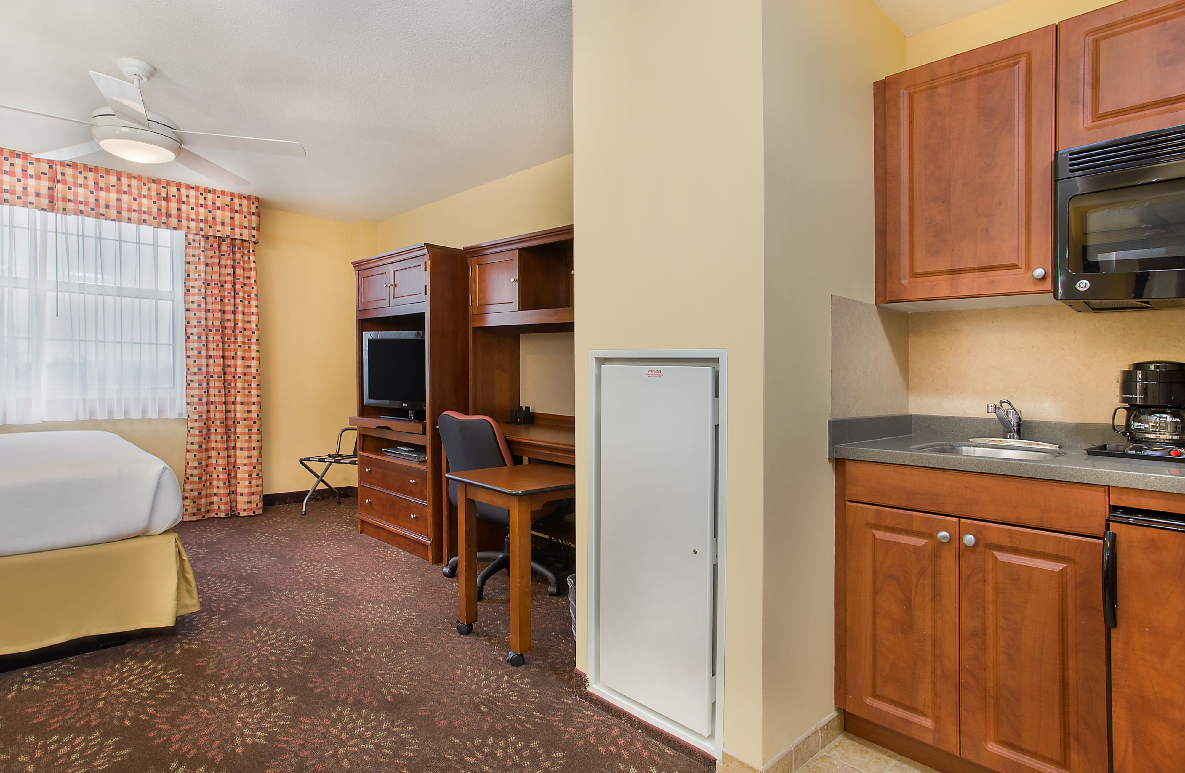 Queen Studio Suite kitchenette Newgarden