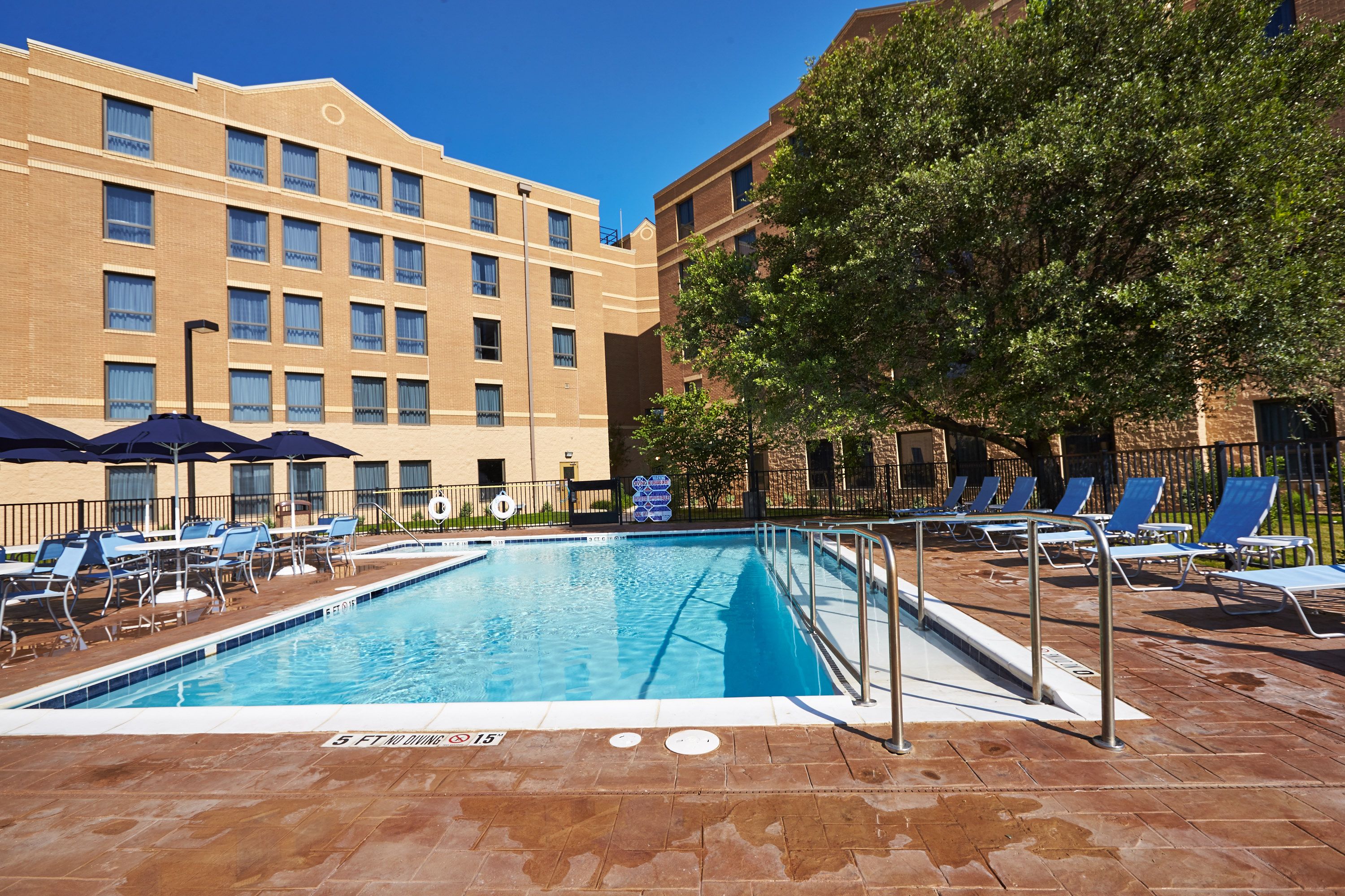 Holiday Inn Express - Powless Guest House, Swimming Pool
