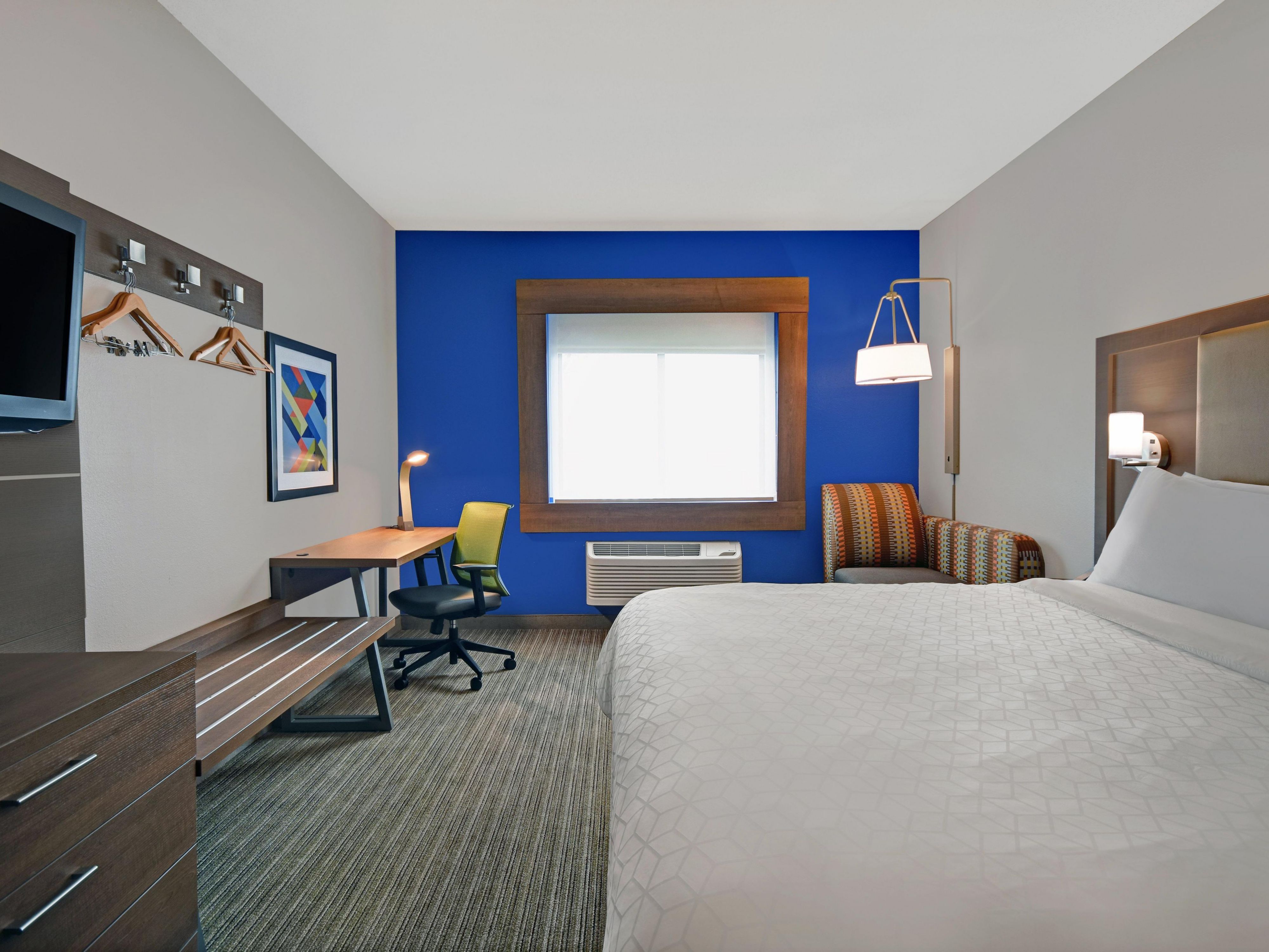 holiday-inn-express-adrian-guest-room-suite-options