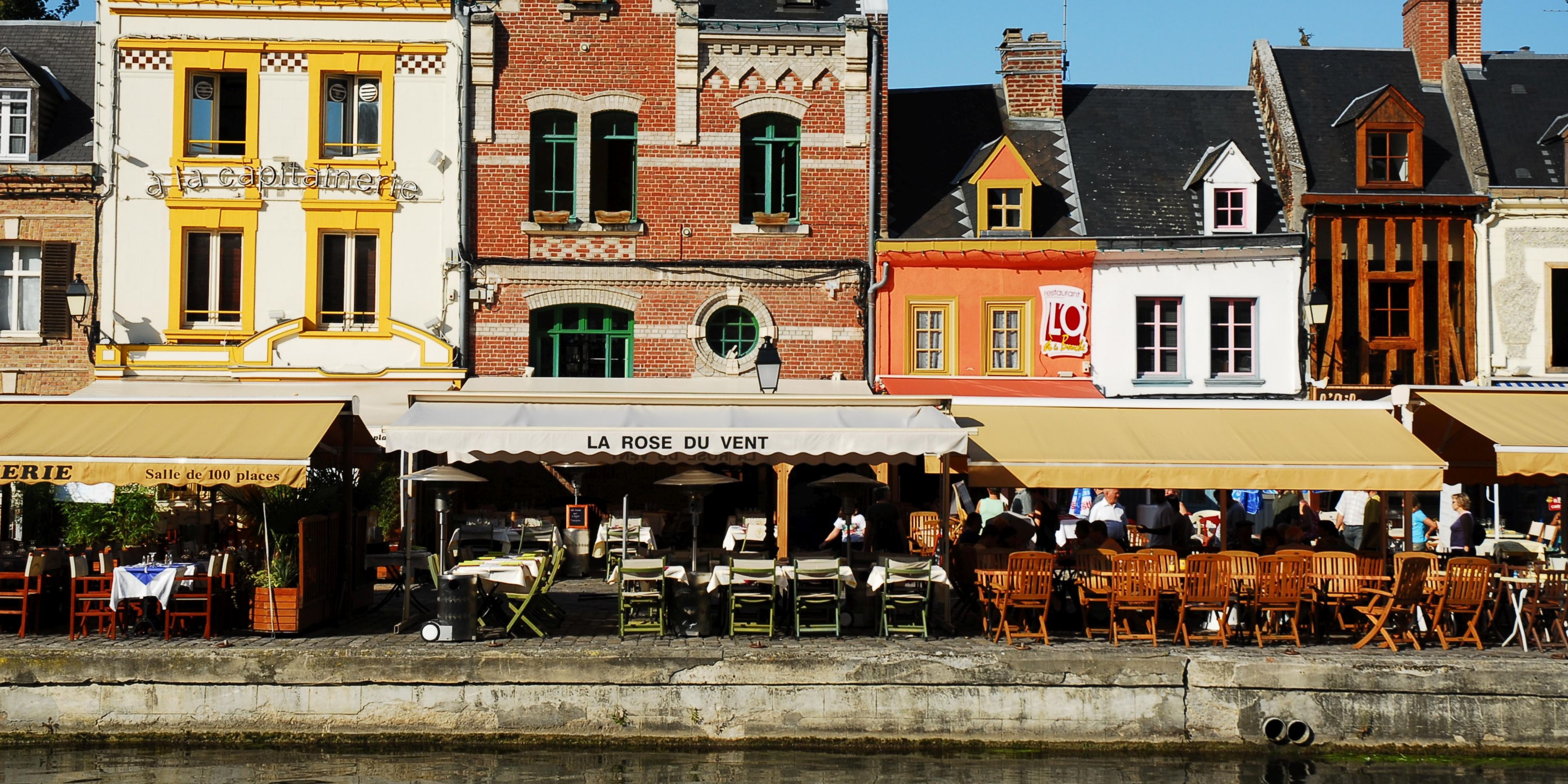 Thanks to our ideal location, you can discover the main touristic attractions on foot : the gothic cathedral classified UNESCO Heritage, the floating gardens, Jules Verne's House, and the narrow streets of "St Leu" area, with its colourful houses, galleries, bookshops and trendy bars. Railway station also at 50m from the hotel.