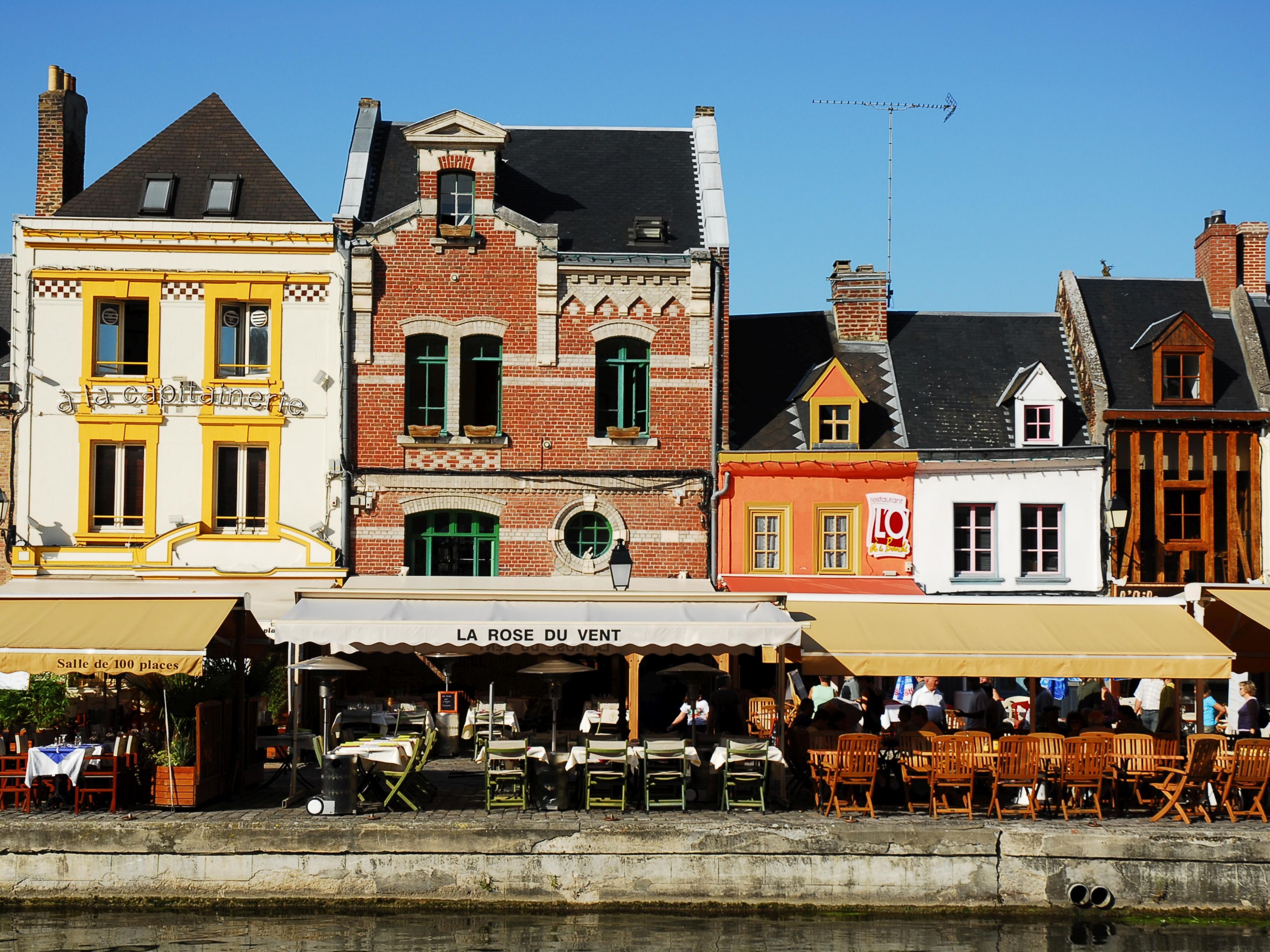 Thanks to our ideal location, you can discover the main touristic attractions on foot : the gothic cathedral classified UNESCO Heritage, the floating gardens, Jules Verne's House, and the narrow streets of "St Leu" area, with its colourful houses, galleries, bookshops and trendy bars. Railway station also at 50m from the hotel.