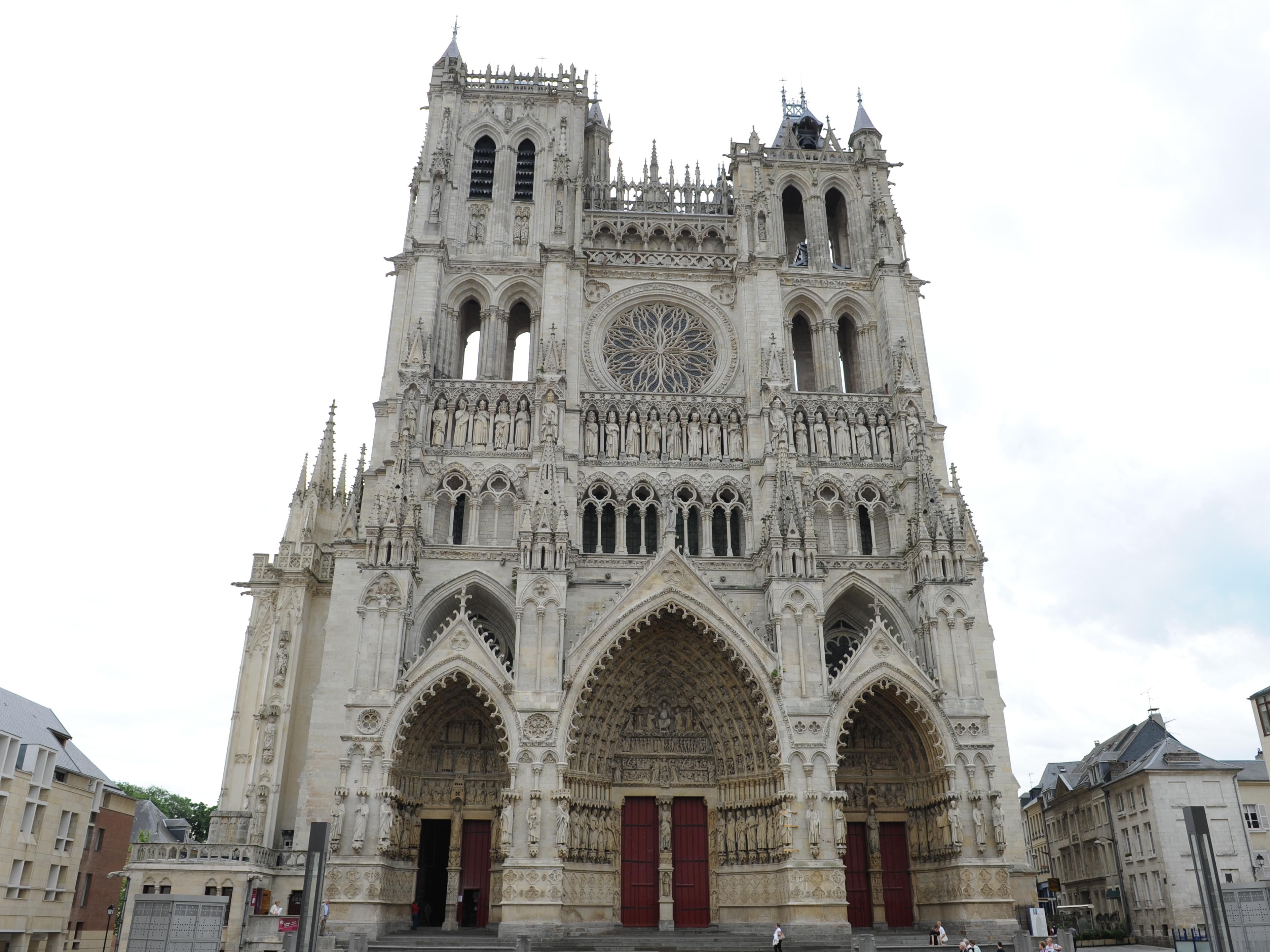 A UNESCO heritage site. As proof of real technical genius, the Notre-Dame d'Amiens cathedral demonstrates architectural harmony. Built from 1220 to 1288, its size makes it one of the biggest Gothic buildings ever built. Its indoor and outdoor statues are just as remarkable as its architecture.