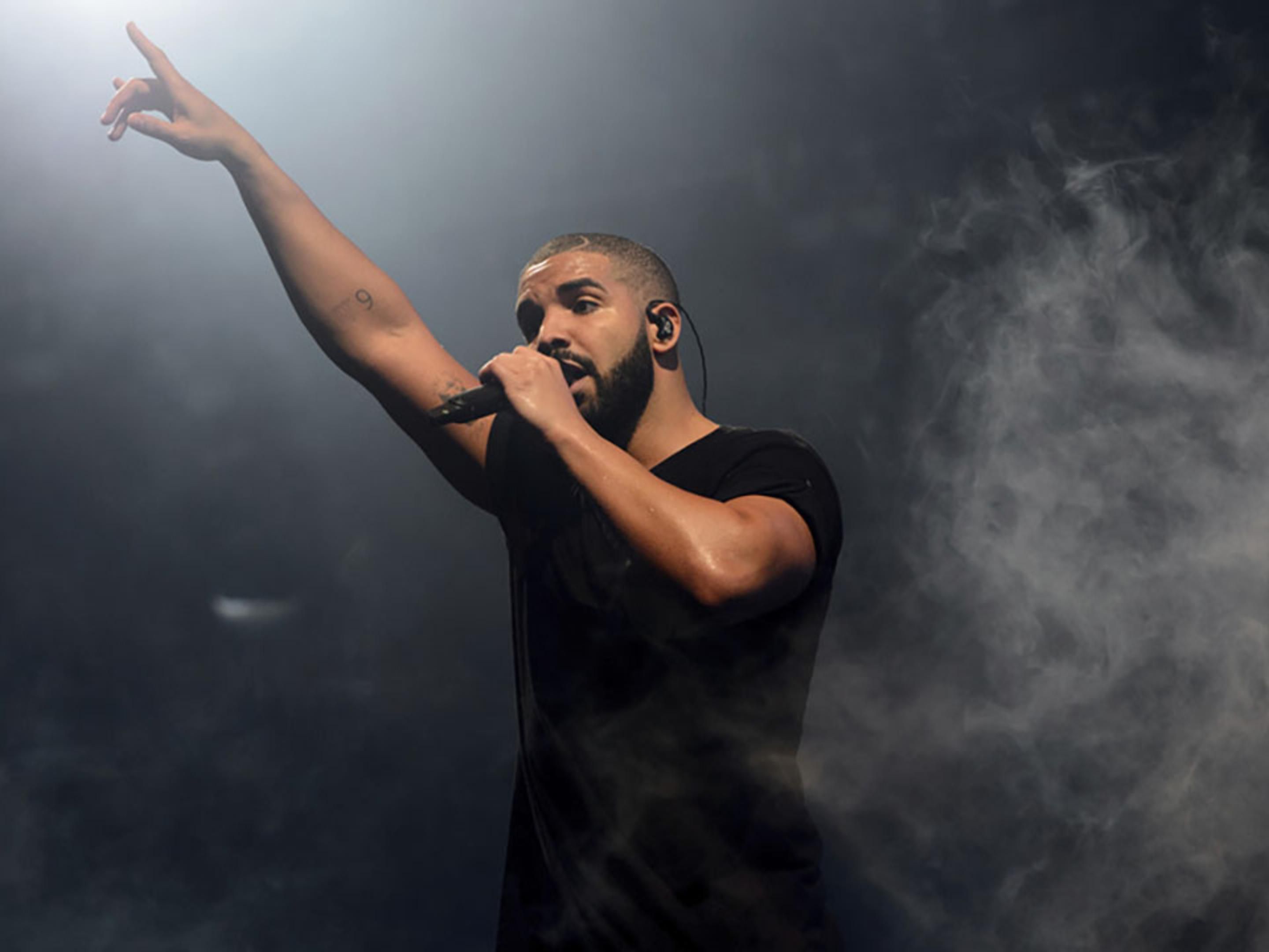 Drake is coming to the Netherlands! The Canadian rapper will perform three times in the Ziggo Dome in Amsterdam together with PARTYNEXTDOOR on July 30 and 31 and August 2. Don't miss it, come to the show and stay comfortably afterwards in our nearby hotel.