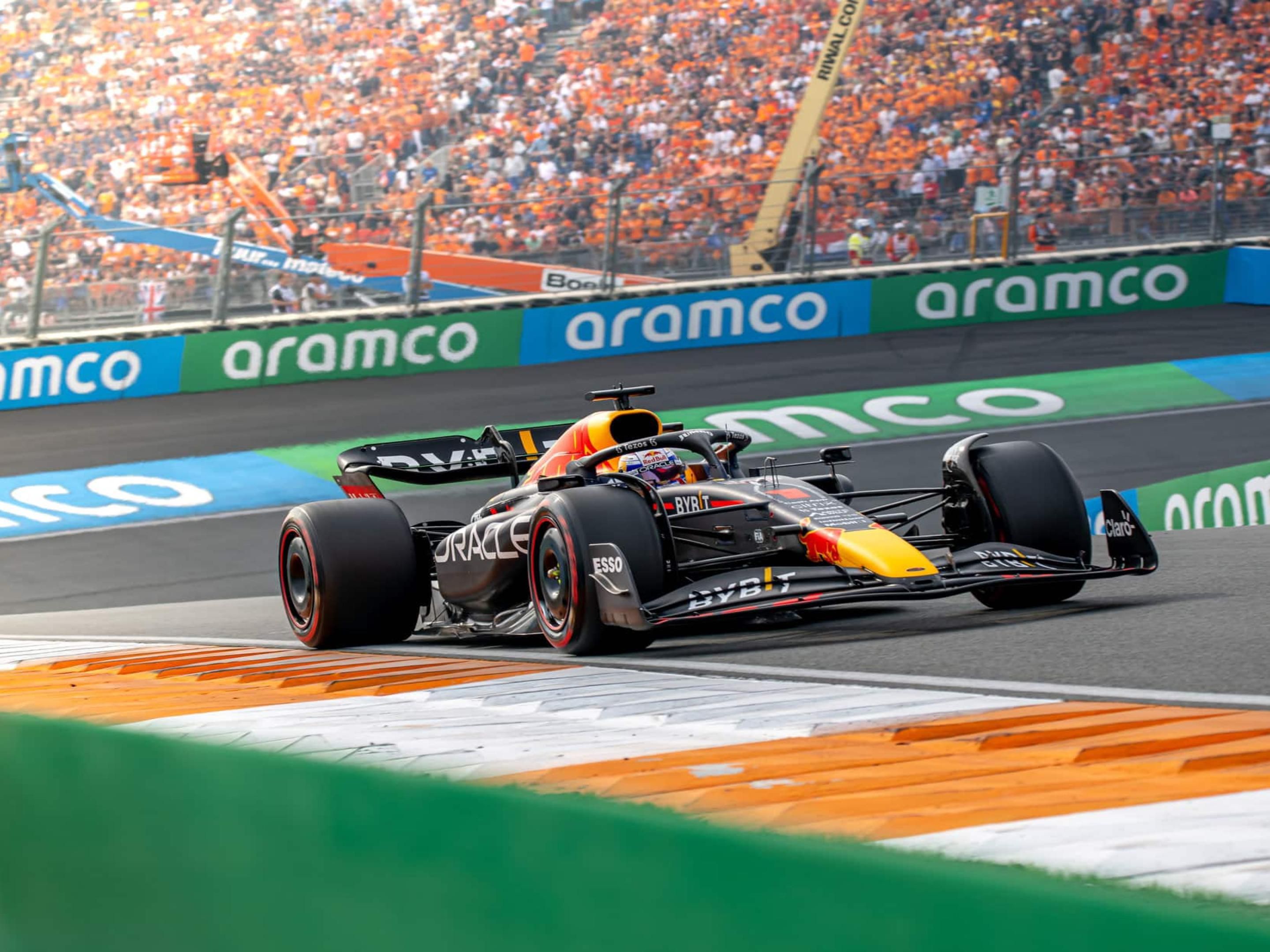 Be on the front row as the top drivers of Formula 1 race by and enjoy world-class entertainment with performances from national and international top artists. Come to Zandvoort from August 29 to 31 and stay comfortably in our nearby hotel during the weekend.