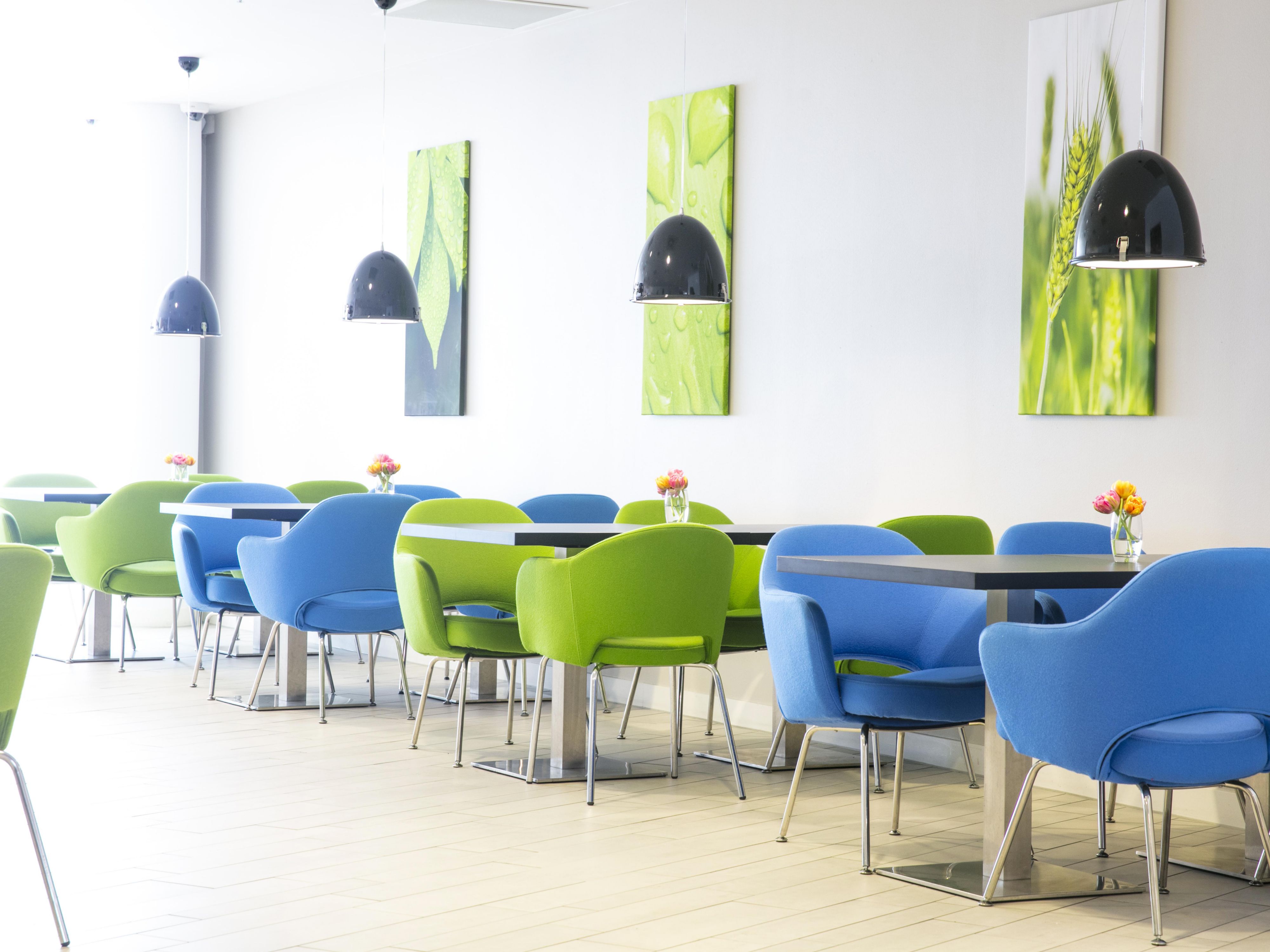 Alongside our extensive meeting and event space – the largest IHG meeting space in Amsterdam – we are committed to hosting sustainable and eco-friendly events. By reducing waste and offering sustainable menu options, we ensure your event is good for your business but also our planet.