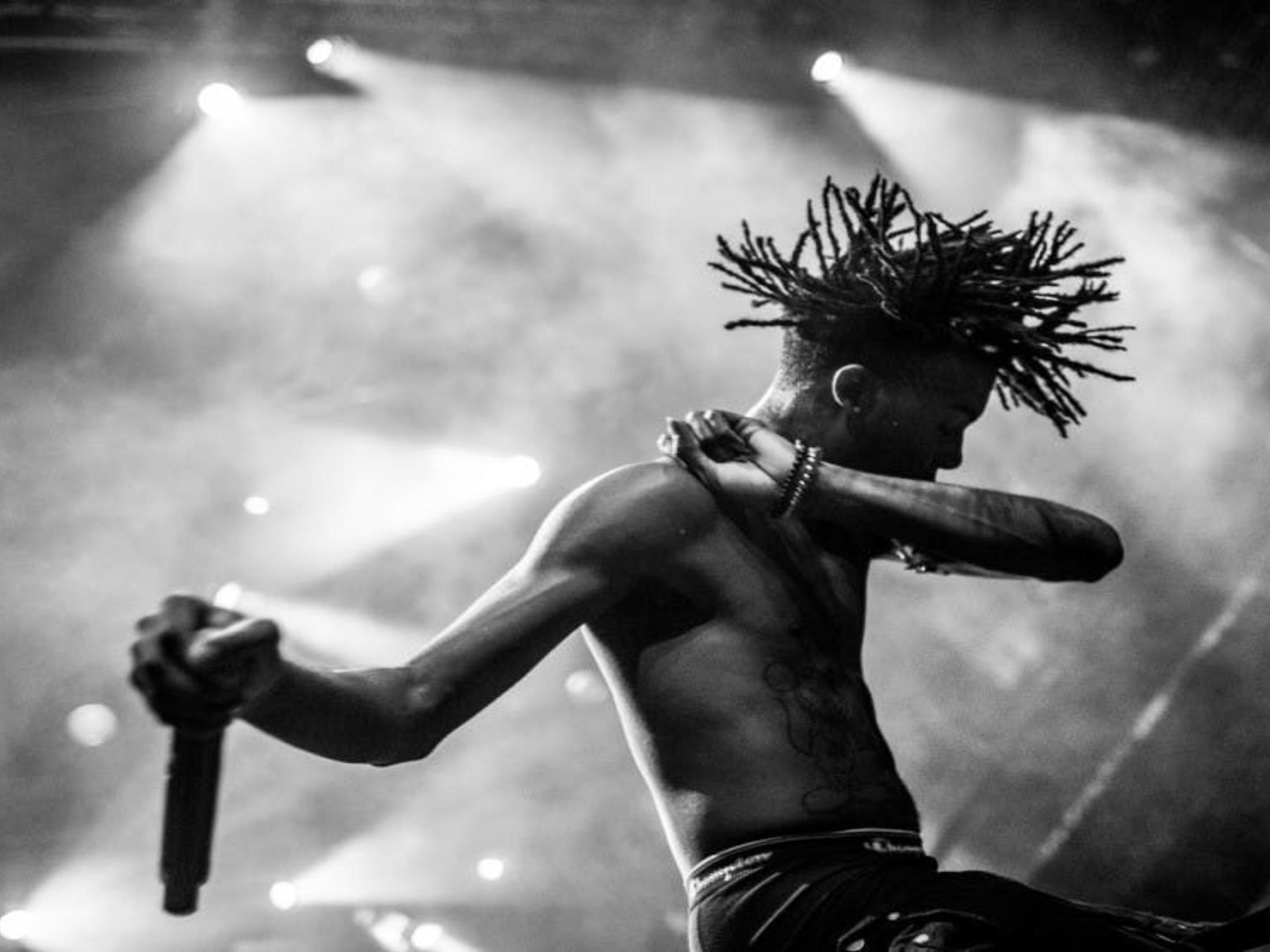 R i p playboi. Концерт playboicarti. Концерт плейбой Карти. XXXTENTACION концерт. Vamp рэпер.