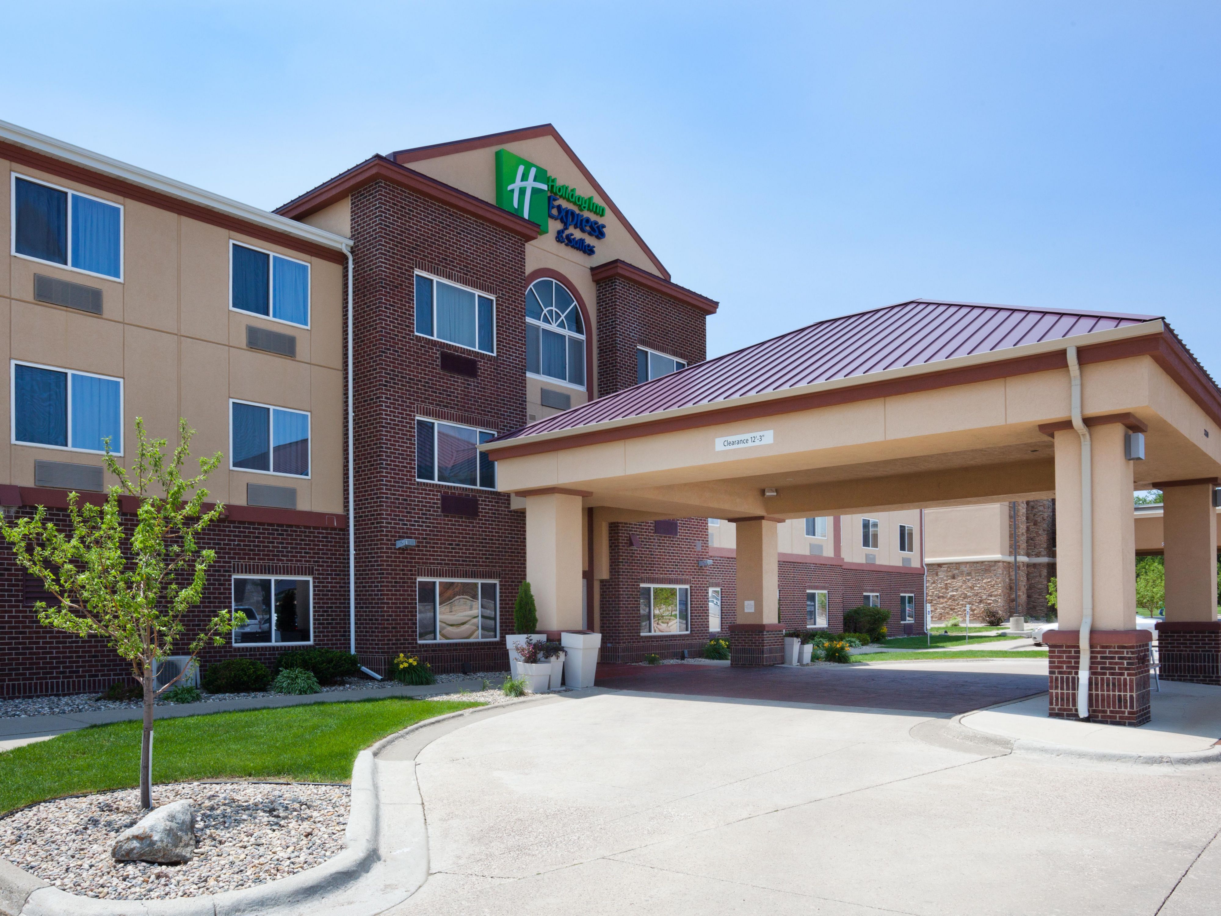 hotels near presentation college aberdeen sd