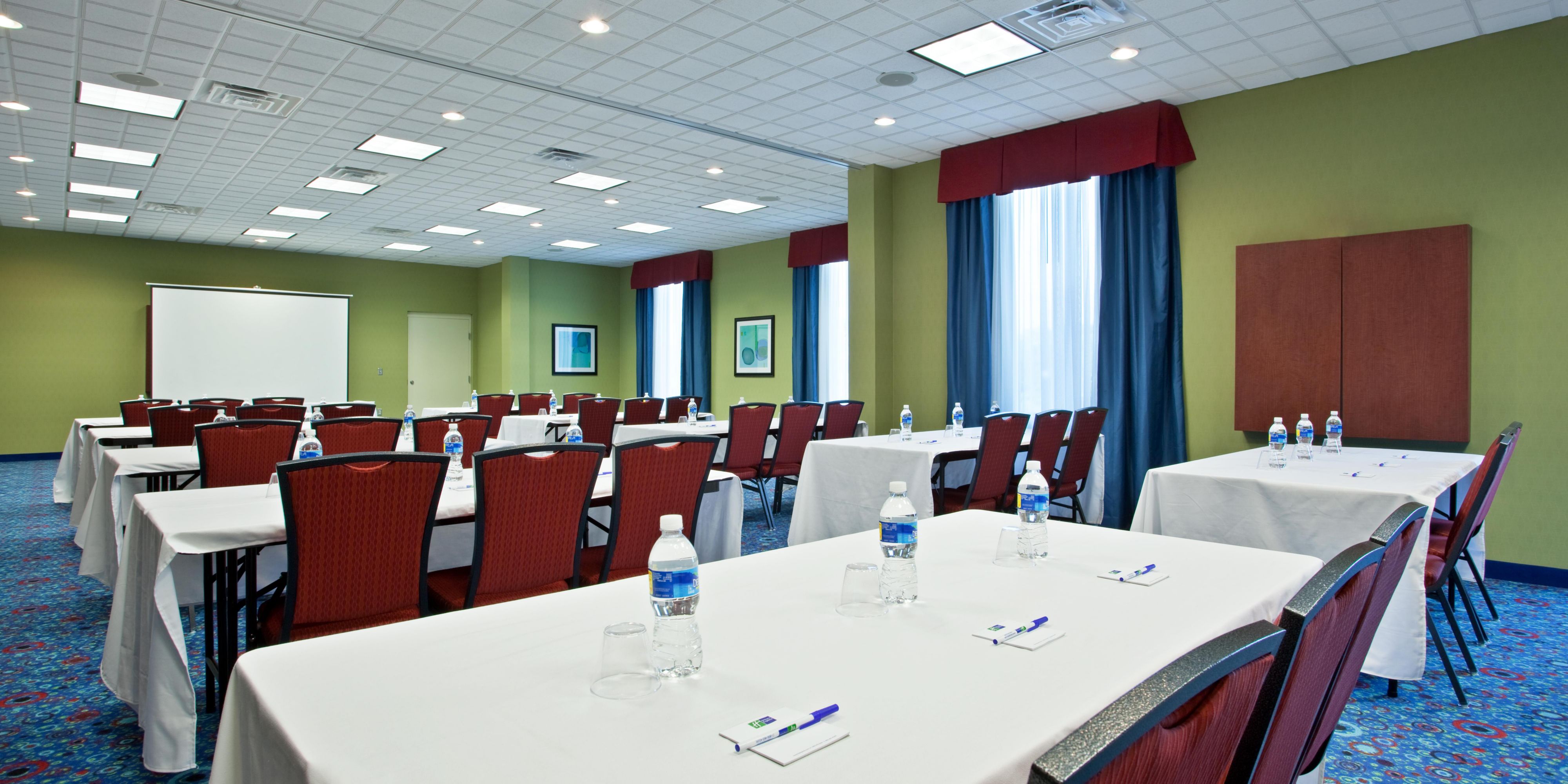 Contact our sales team to host your next meeting or event at the Holiday Inn Express Akron 
