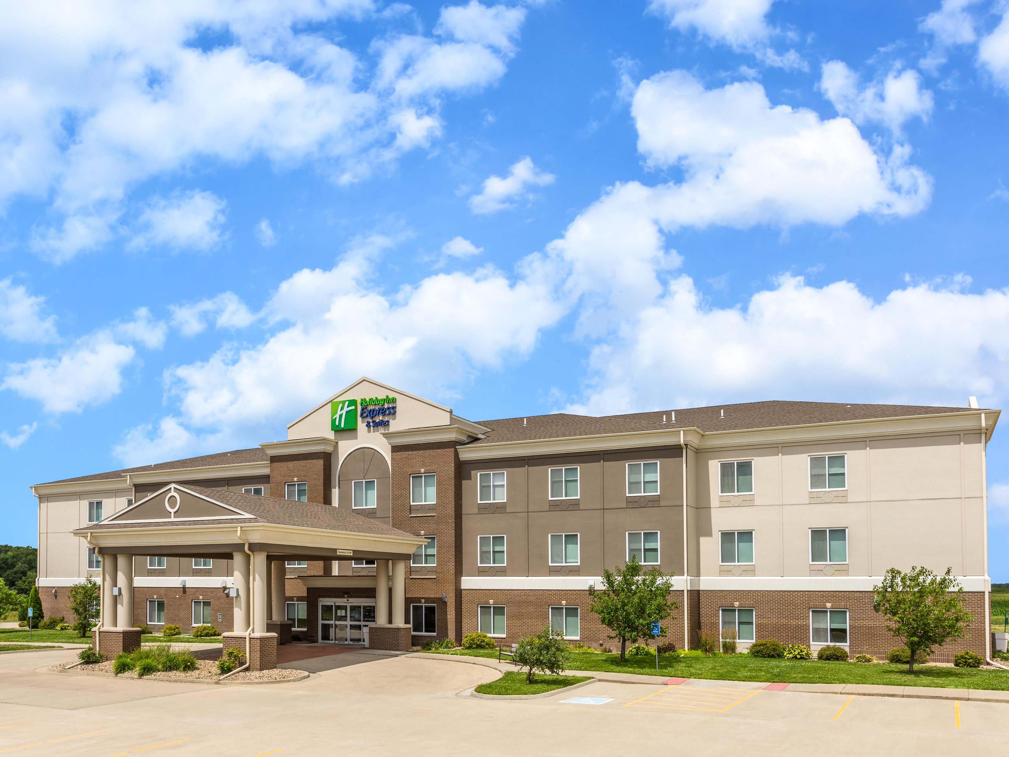 Budget Hotels in Albert Lea, MN | Holiday Inn Express Albert Lea