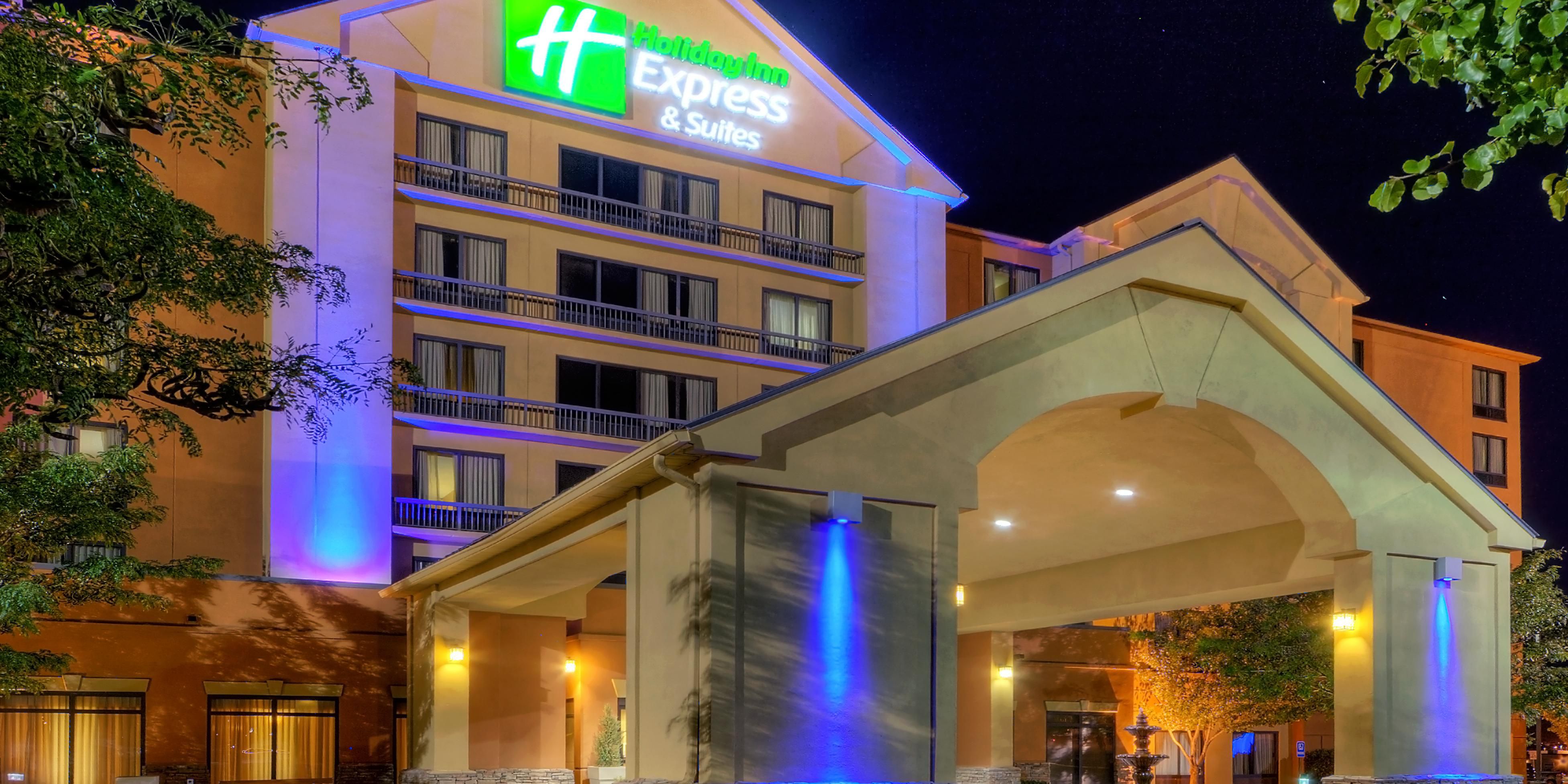 Holiday Inn Express & Suites Albuquerque Midtown