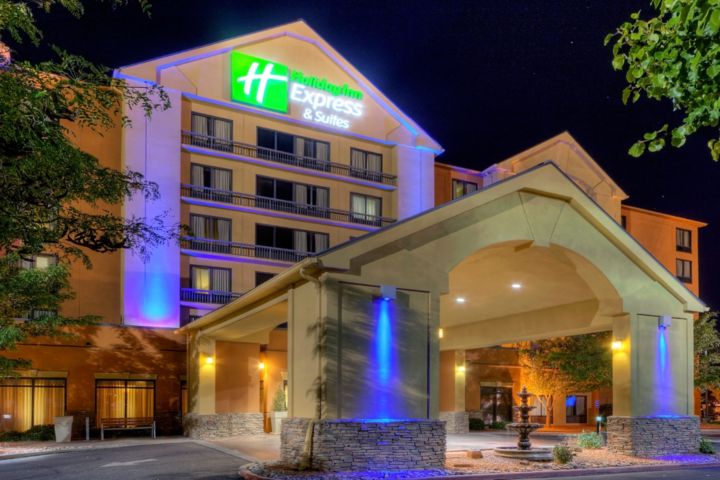 Holiday Inn Express & Suites Albuquerque Midt