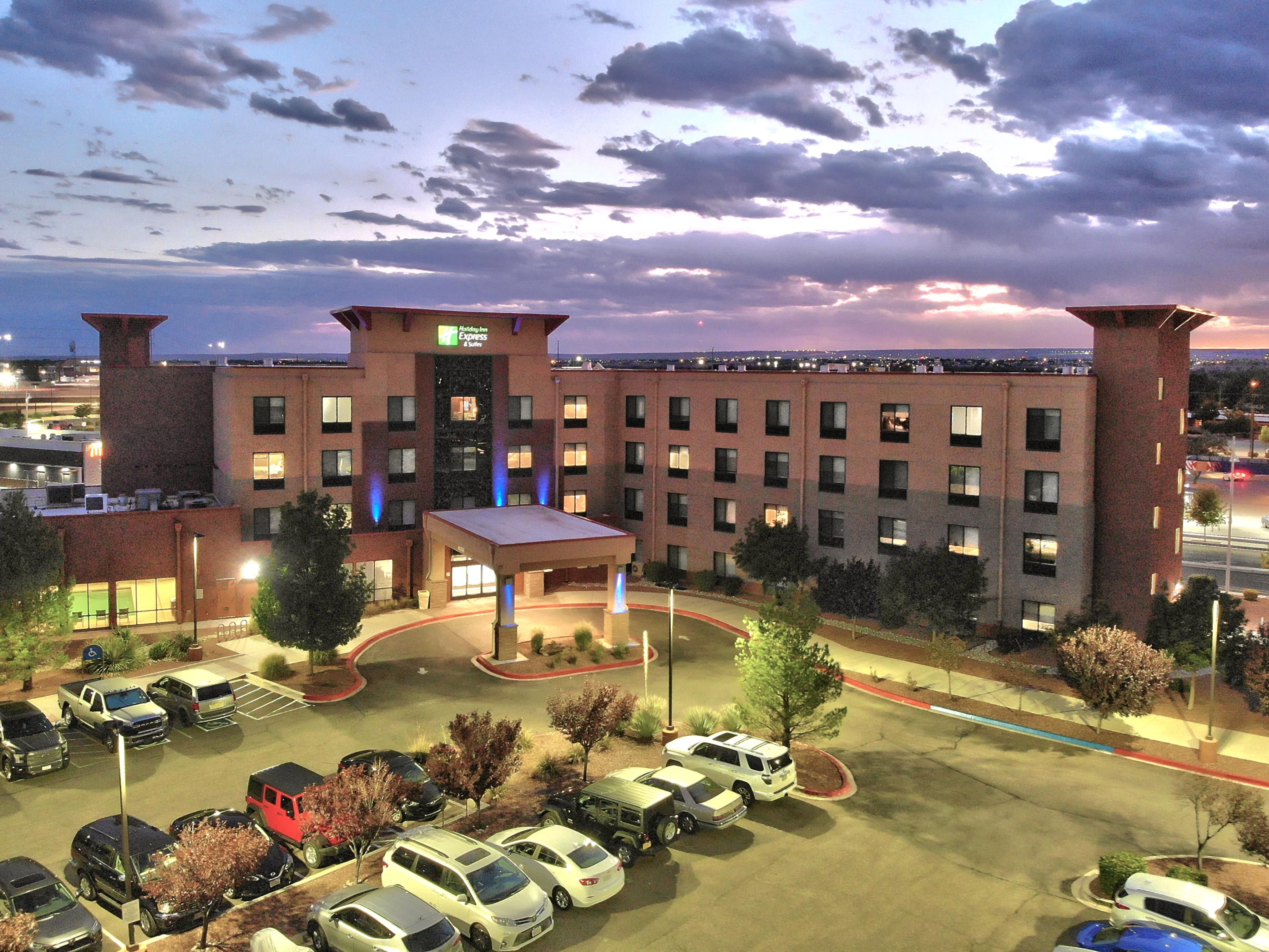 Holiday Inn Express And Suites Albuquerque 6207139788 4x3