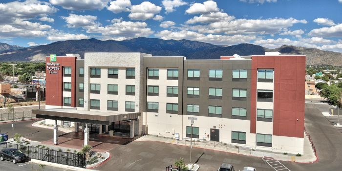 Holiday Inn Express & Suites Albuquerque East 