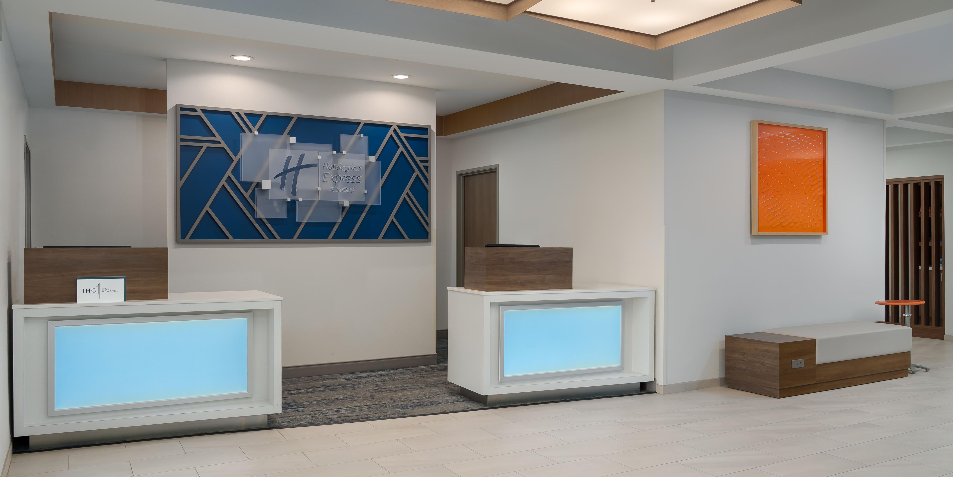 Holiday Inn Express & Suites Alexandria